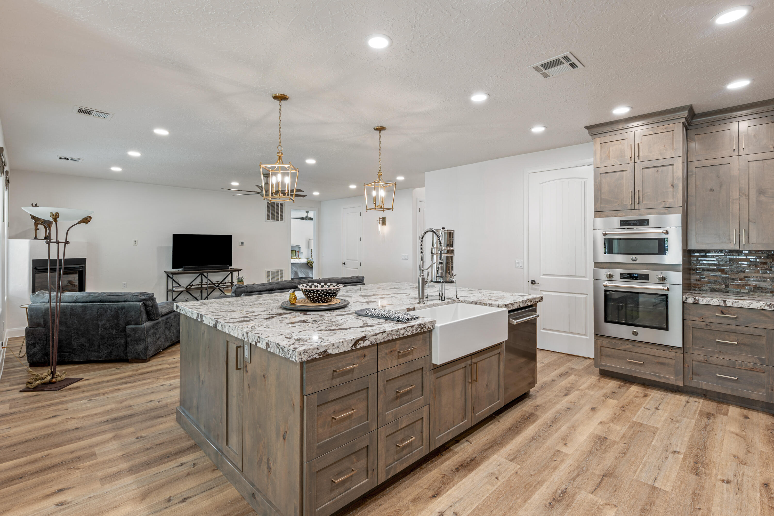 DIAMOND VALLEY ACRES - Residential