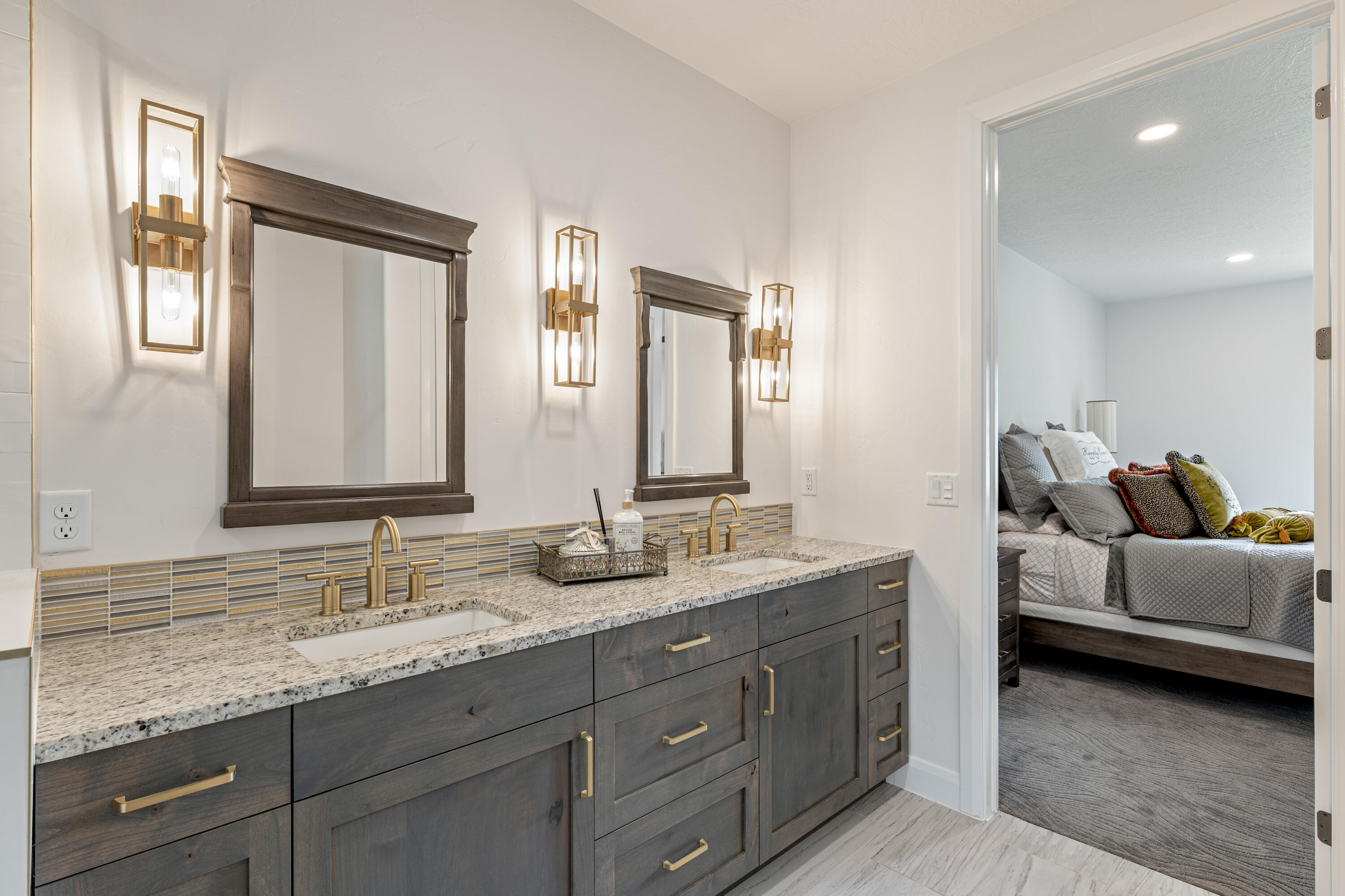 DIAMOND VALLEY ACRES - Residential