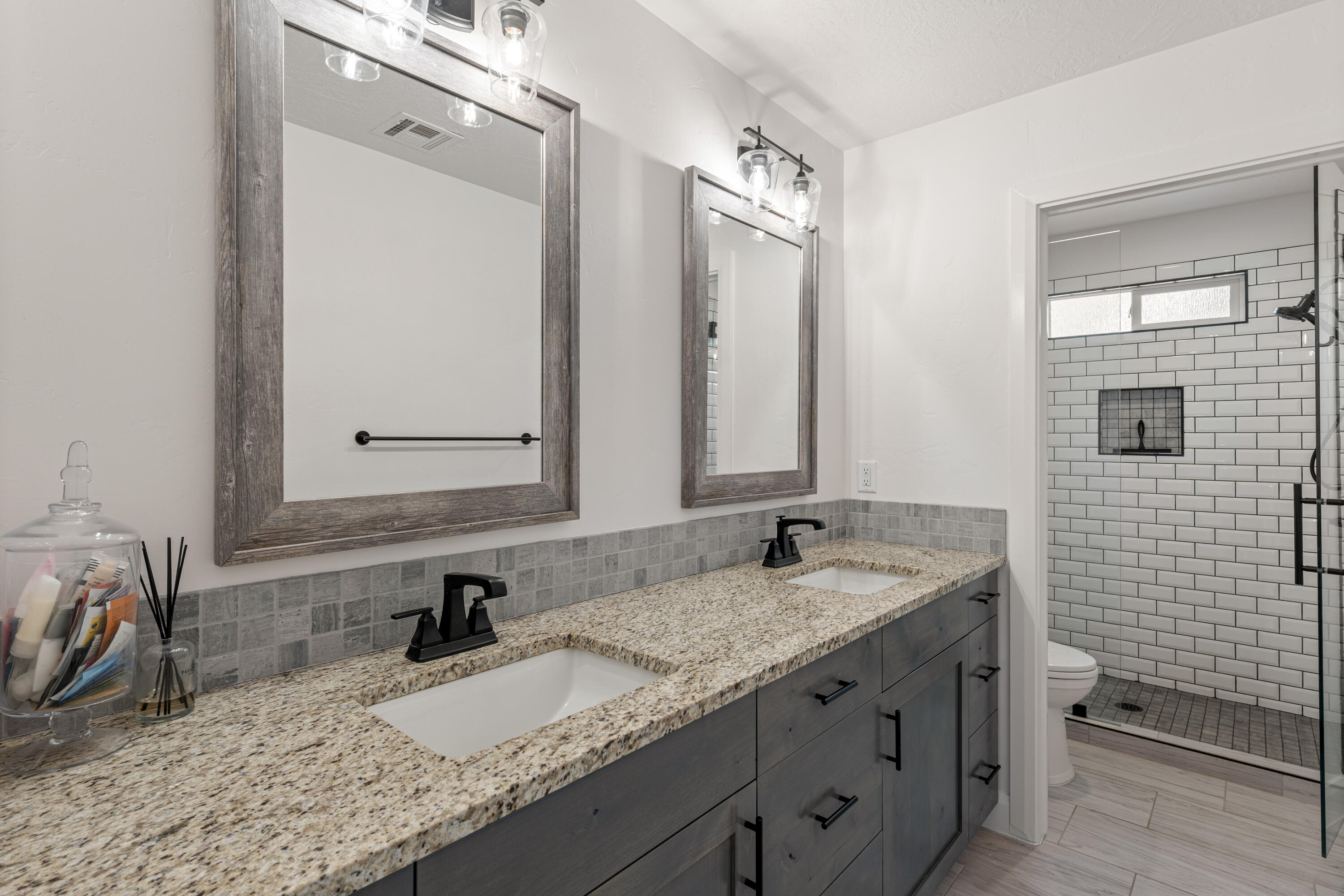 DIAMOND VALLEY ACRES - Residential