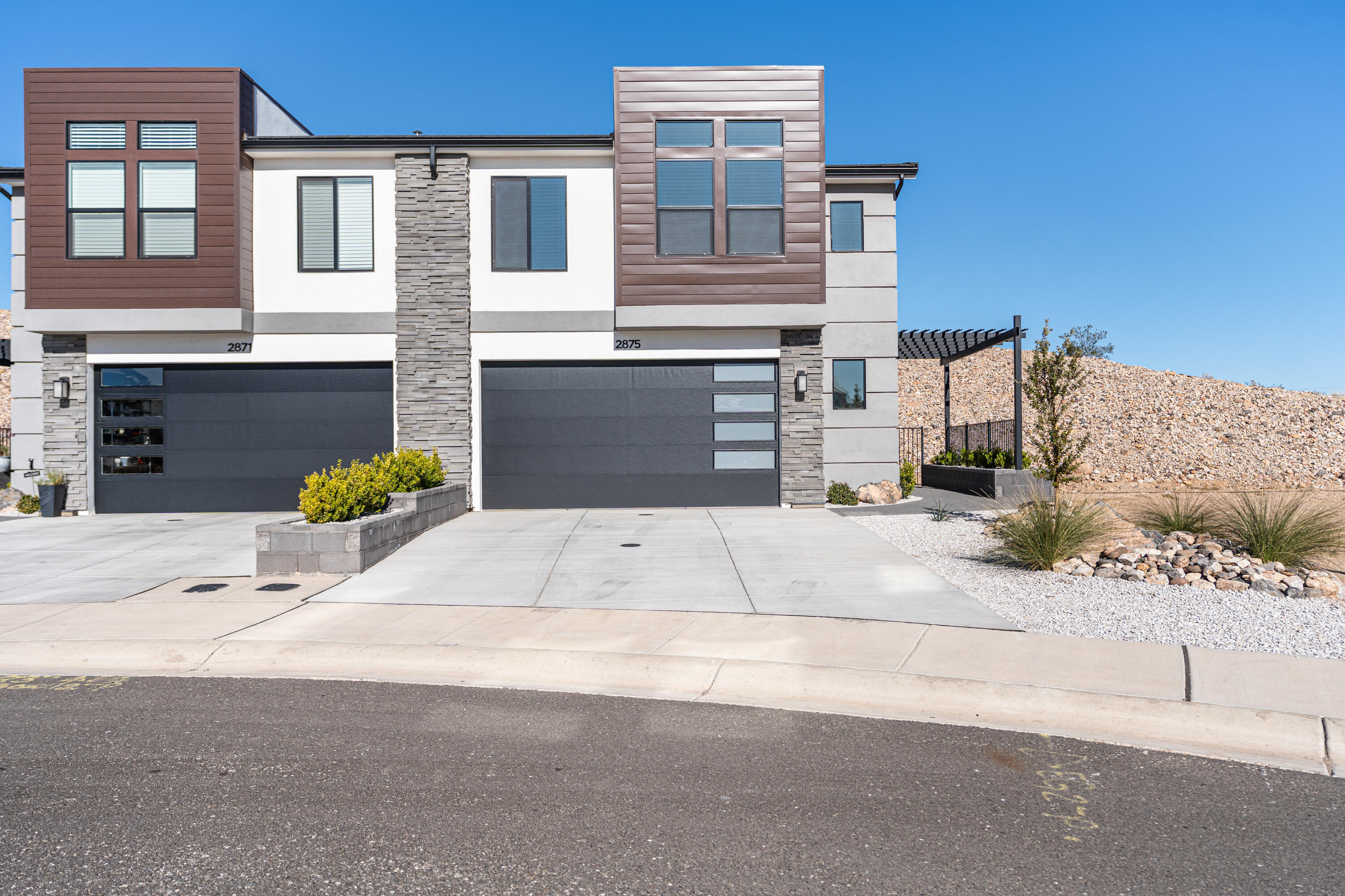 DESERT VISTA TOWNHOMES AT DESERT CANYONS - Residential