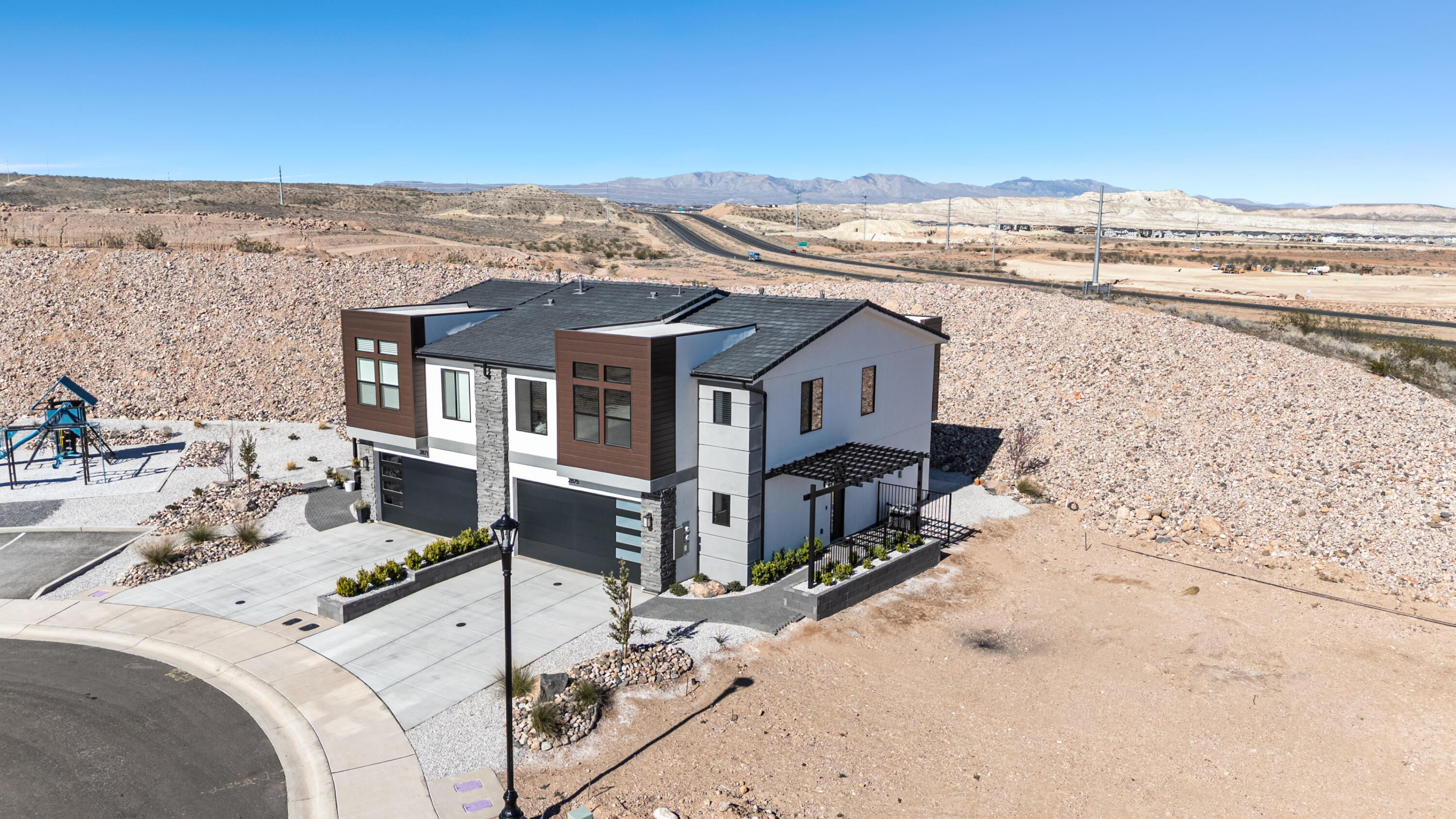 DESERT VISTA TOWNHOMES AT DESERT CANYONS - Residential