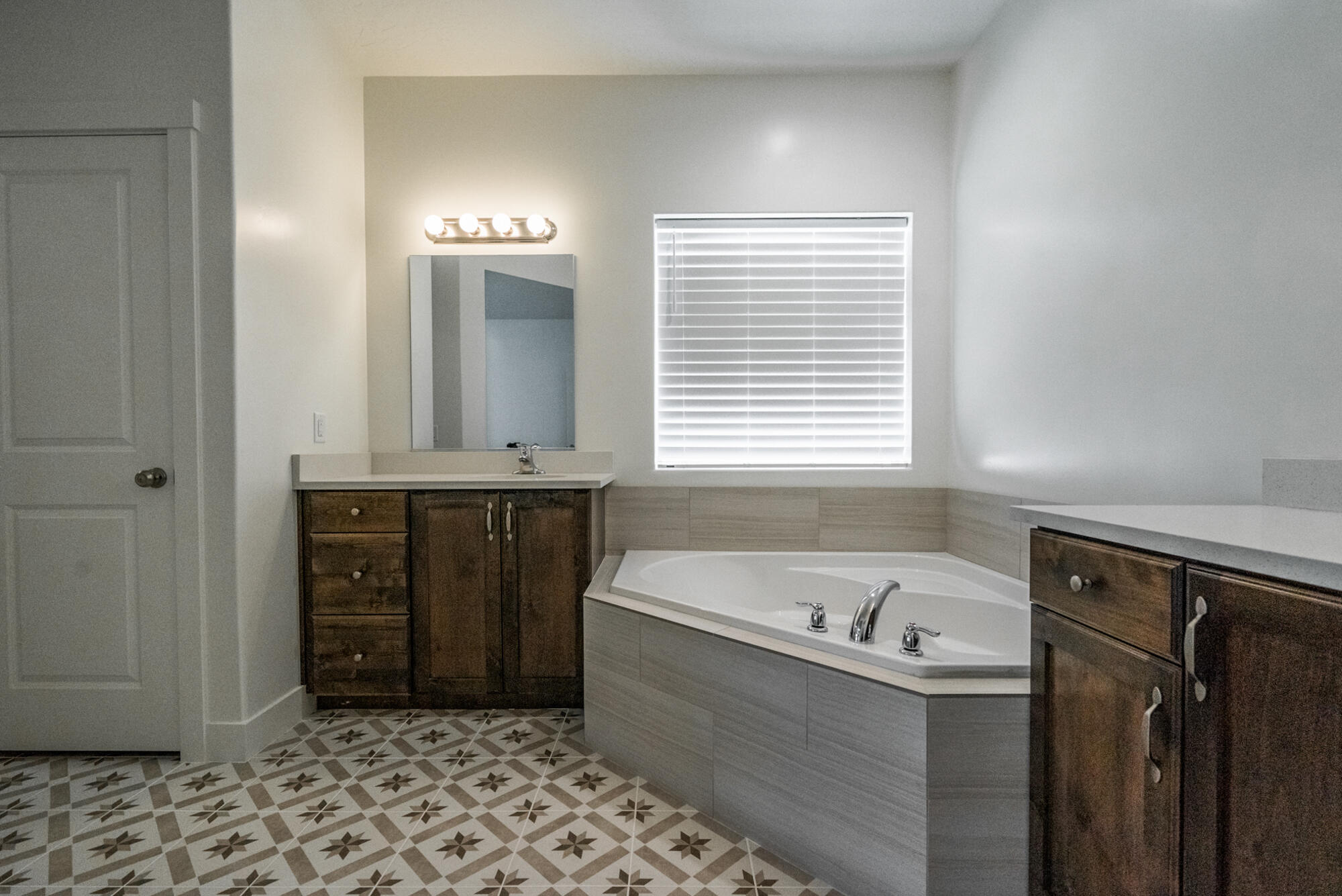 DESERT CROSSING - Residential