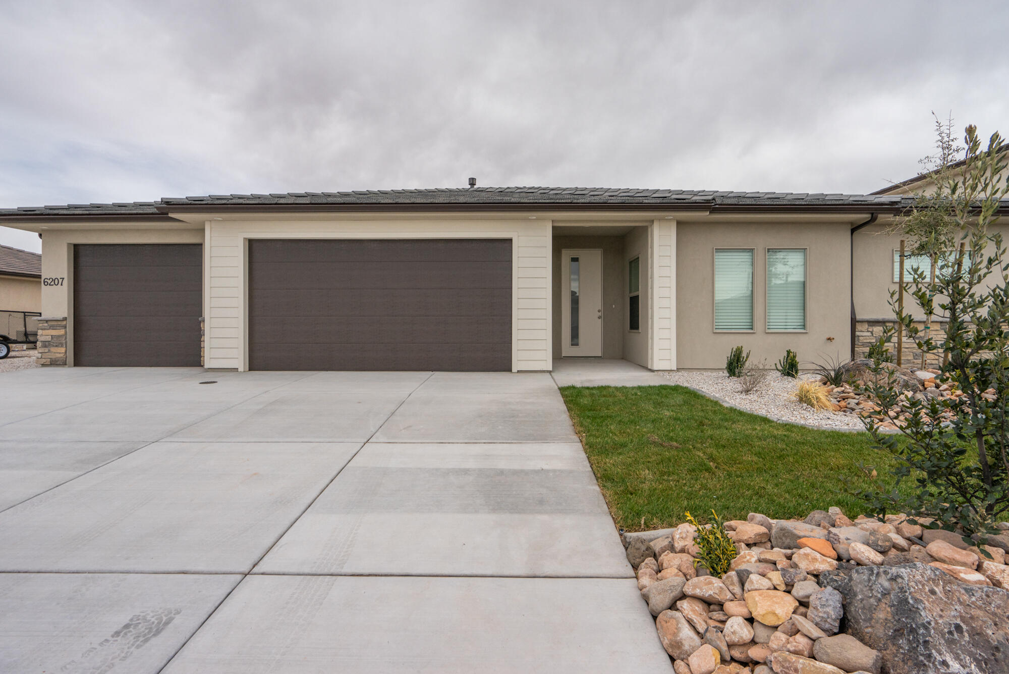 DESERT CROSSING - Residential