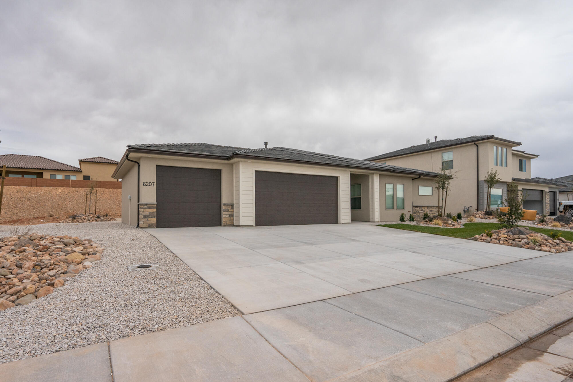 DESERT CROSSING - Residential