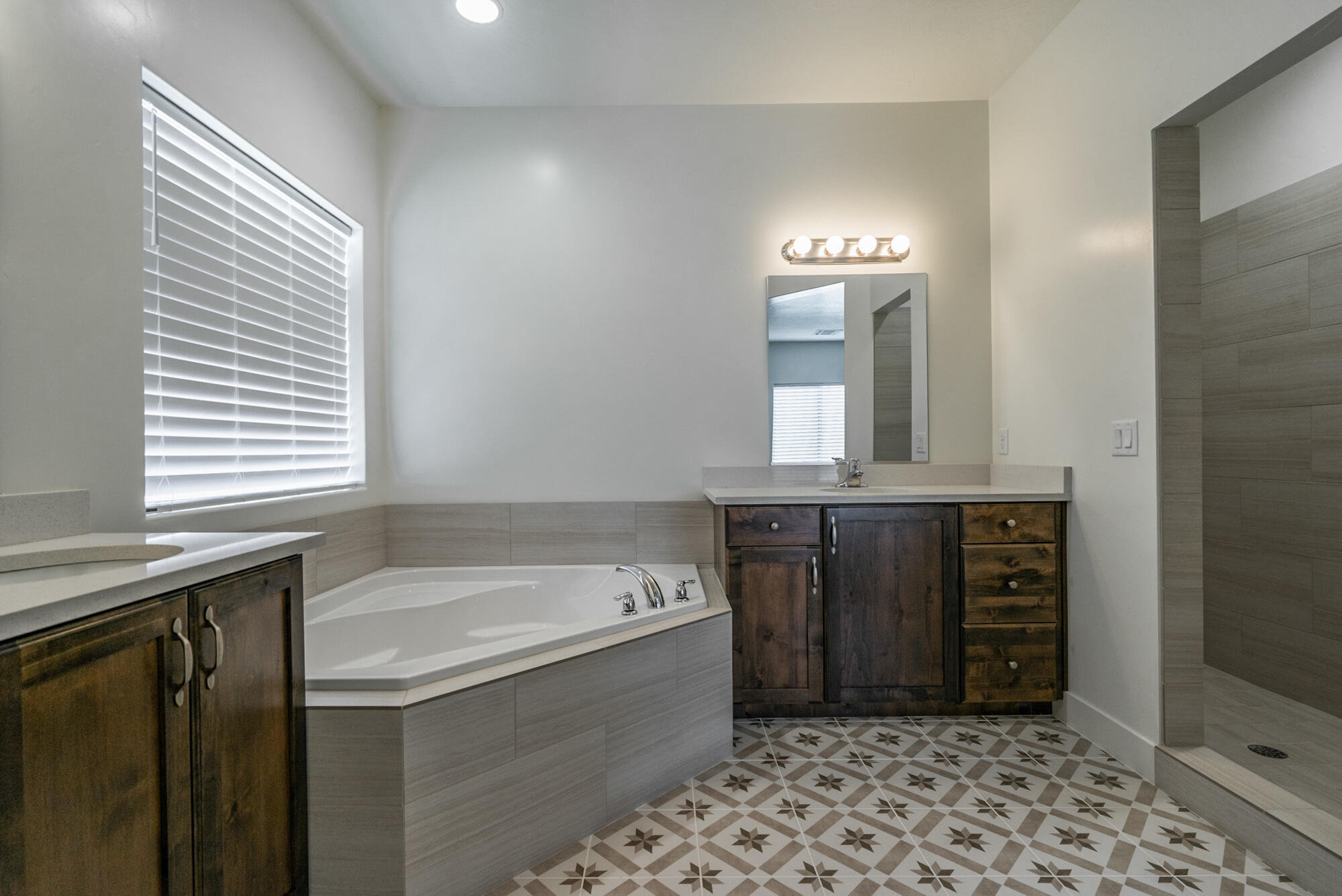 DESERT CROSSING - Residential