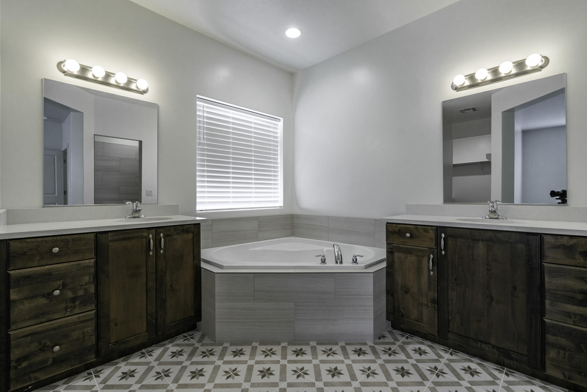 DESERT CROSSING - Residential