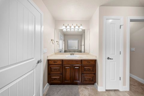 Tiny photo for 1499 W 725 S, Hurricane, UT 84737 (MLS # 26-271654)