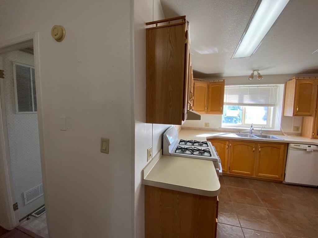 LAVA BLUFF MOBILE HOME PARK - Residential