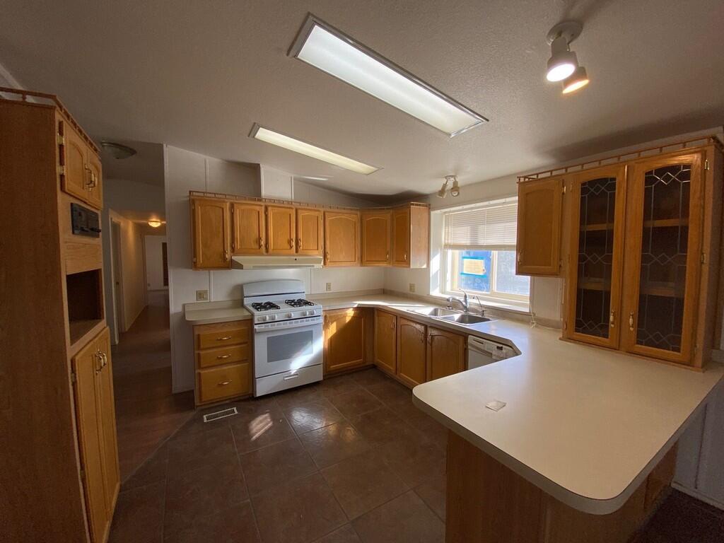 LAVA BLUFF MOBILE HOME PARK - Residential