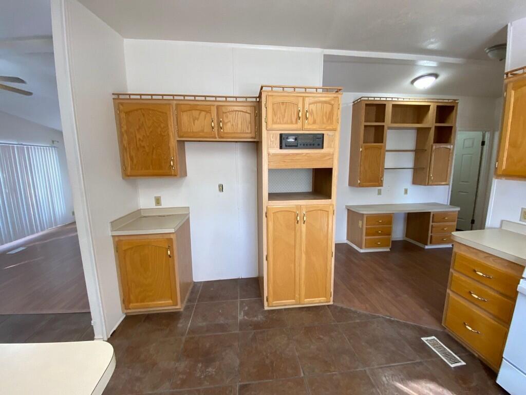 LAVA BLUFF MOBILE HOME PARK - Residential