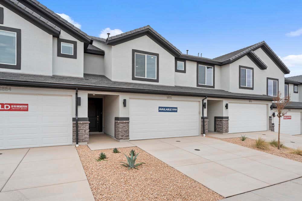 Photo of 2221 S WOLVERINE WAY 2462 #2462, Washington, UT 84780 (MLS # 26-274510)