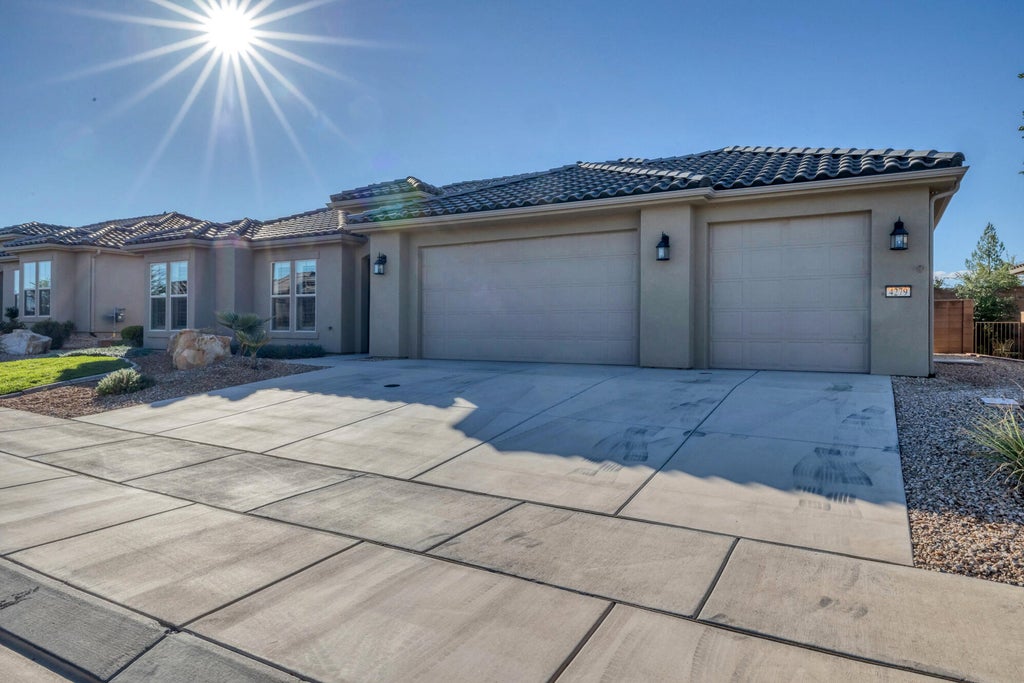 Photo of 4279 S Painted Finch DR, Saint George, UT 84770 (MLS # 26-277136)