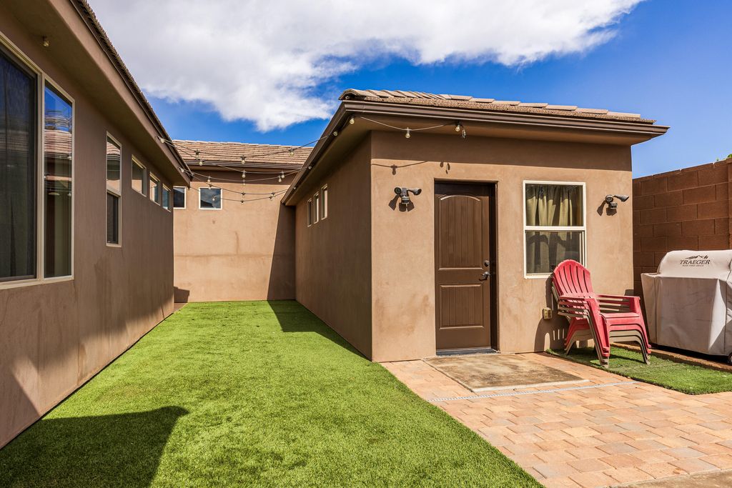 Photo of 2673 S 3970 W, Hurricane, UT 84737 (MLS # 26-269988)