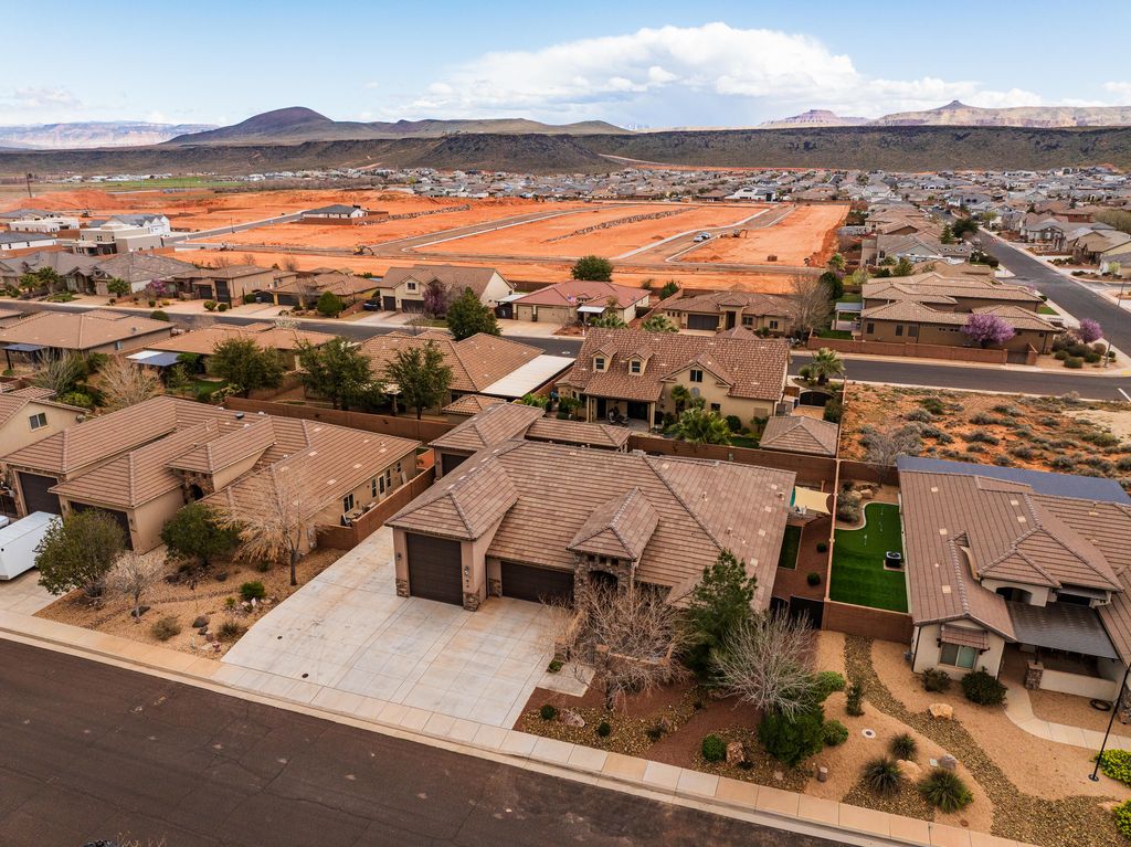 Photo of 2673 S 3970 W, Hurricane, UT 84737 (MLS # 26-269988)