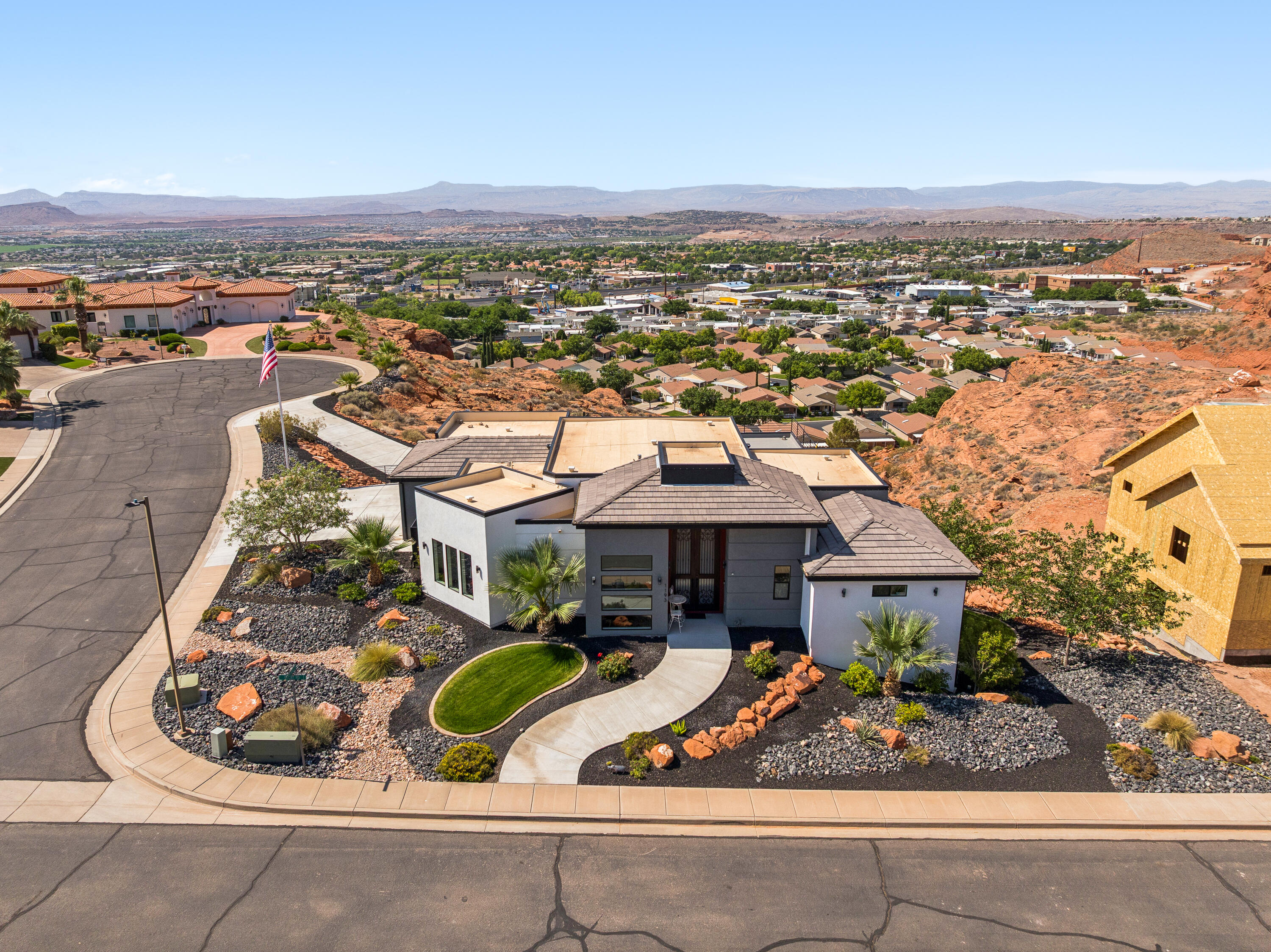 LION'S HEAD HILLTOP ESTATES AT GREEN SPRINGS - Residential