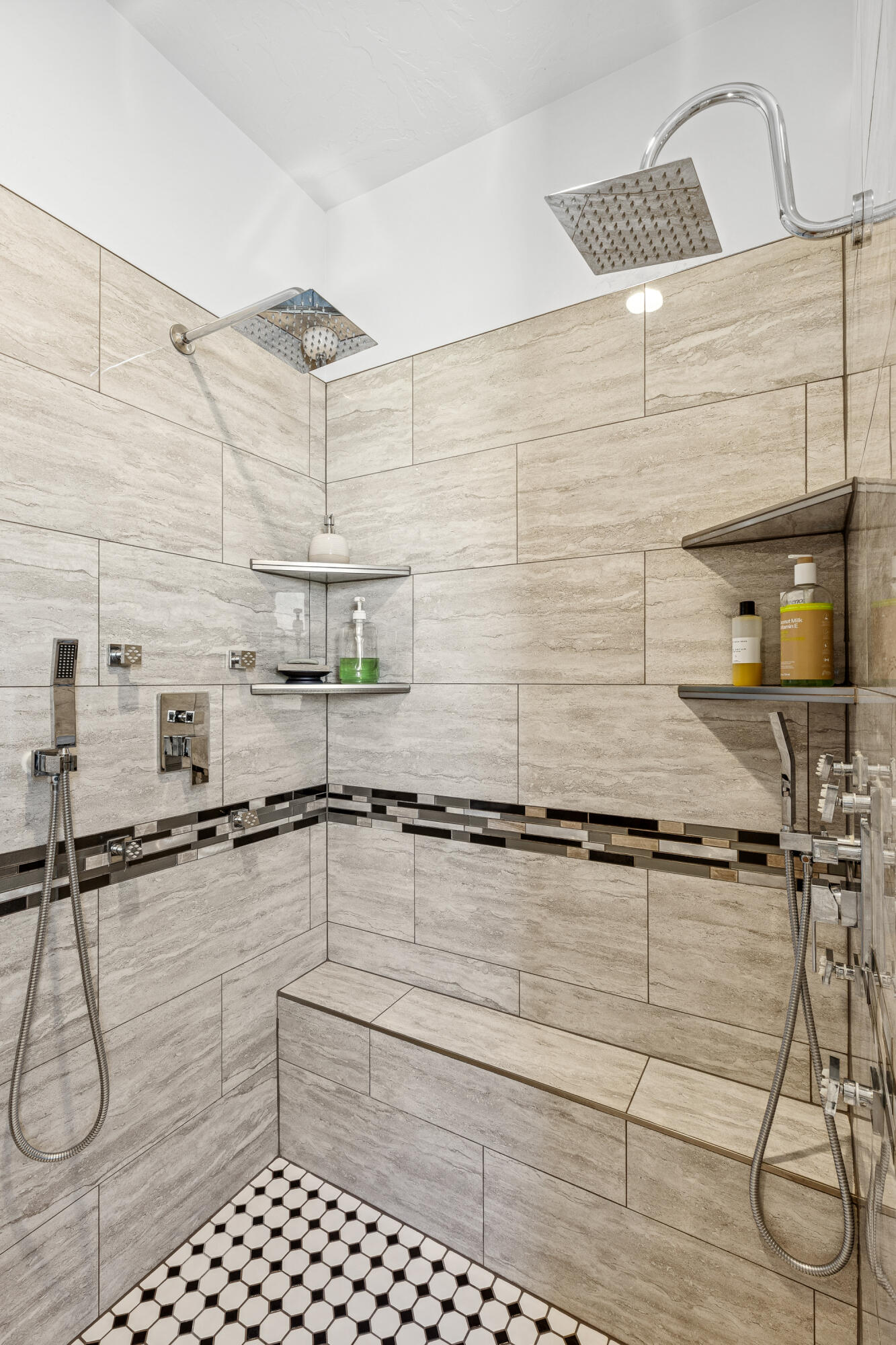 LION'S HEAD HILLTOP ESTATES AT GREEN SPRINGS - Residential