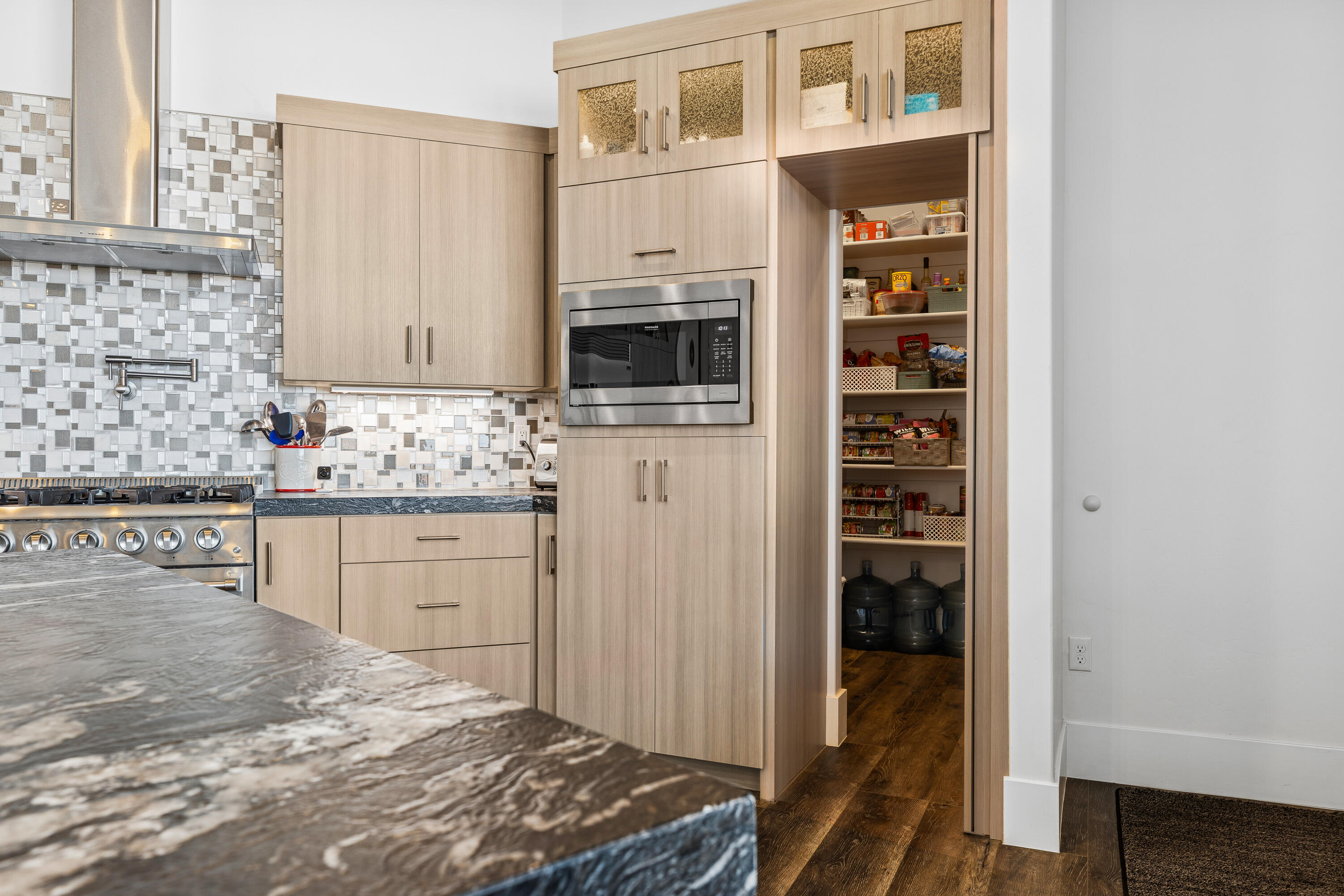 LION'S HEAD HILLTOP ESTATES AT GREEN SPRINGS - Residential