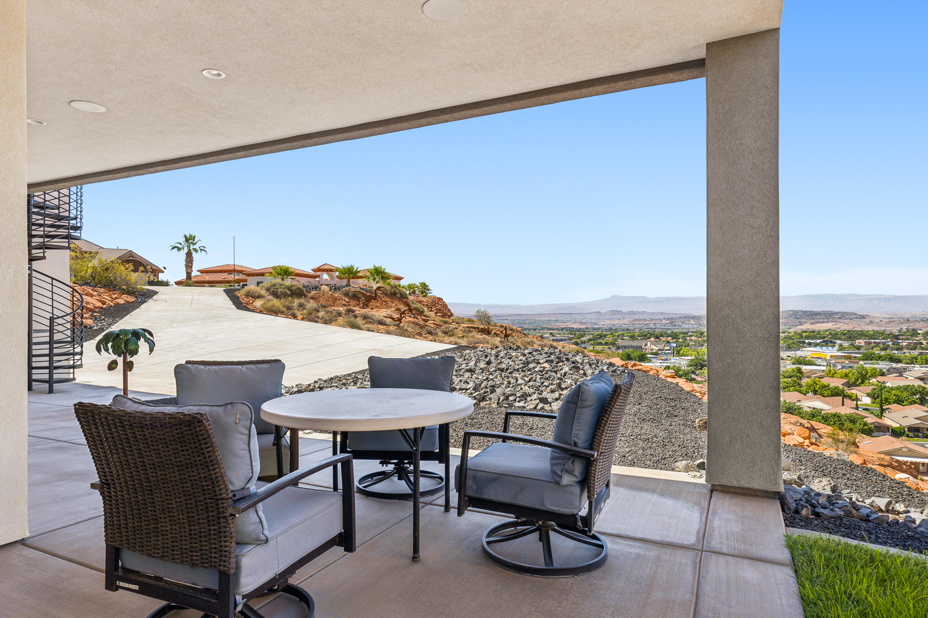 LION'S HEAD HILLTOP ESTATES AT GREEN SPRINGS - Residential