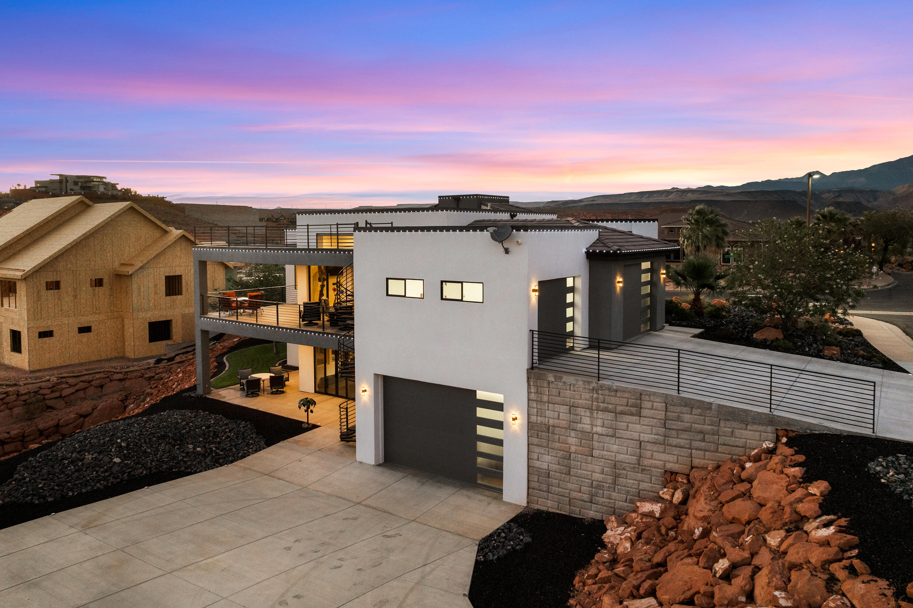 LION'S HEAD HILLTOP ESTATES AT GREEN SPRINGS - Residential