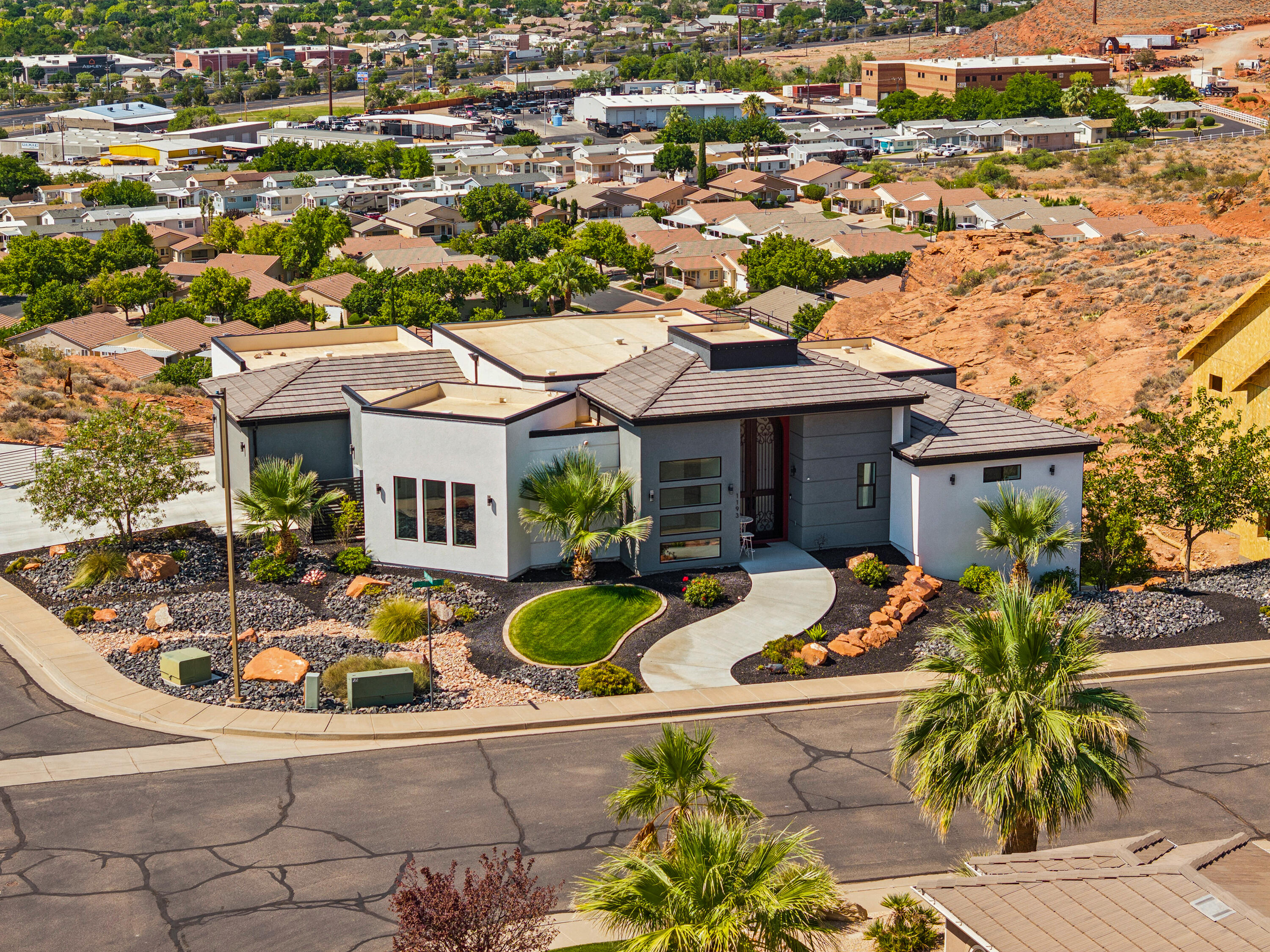 LION'S HEAD HILLTOP ESTATES AT GREEN SPRINGS - Residential