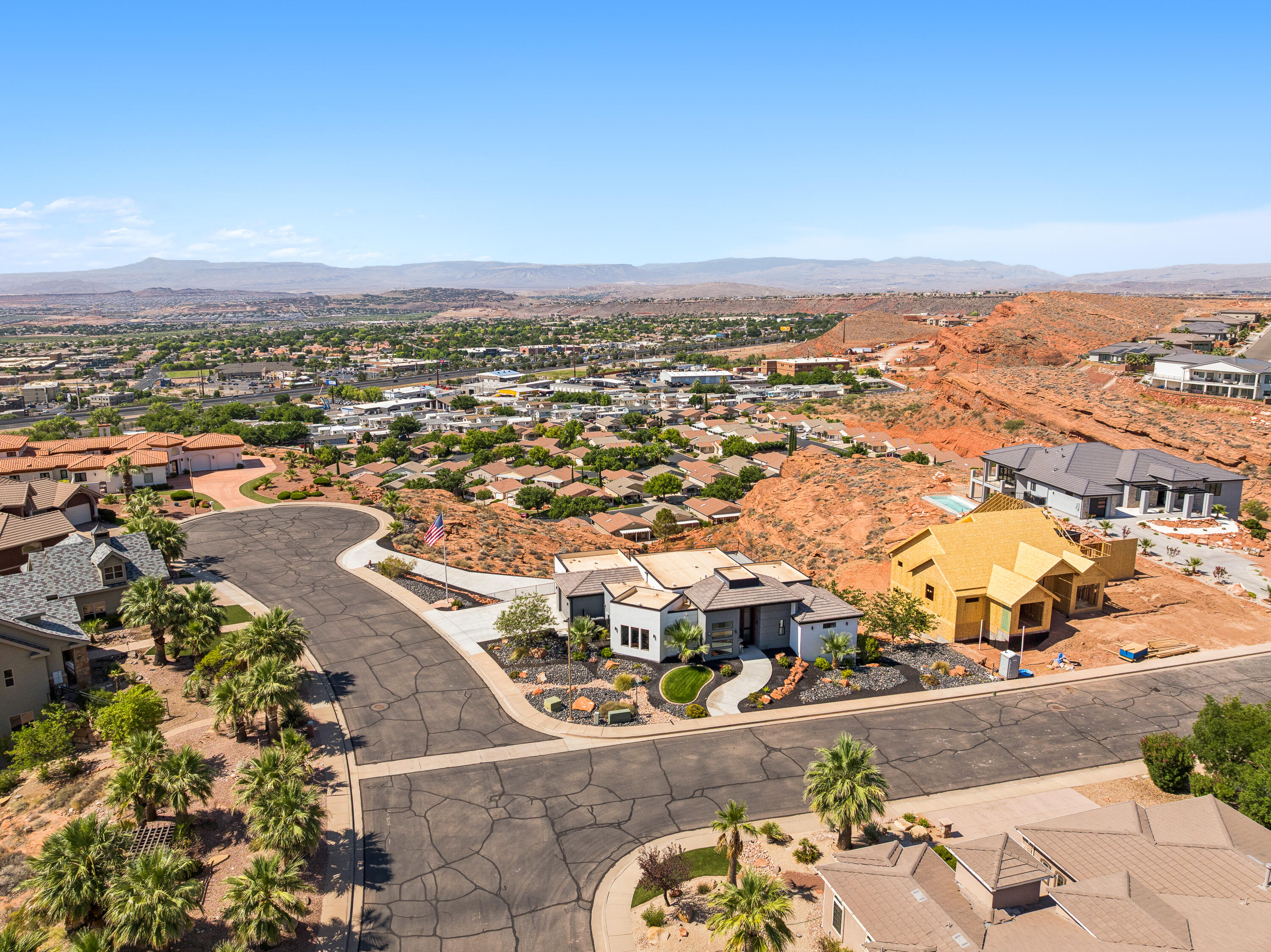 LION'S HEAD HILLTOP ESTATES AT GREEN SPRINGS - Residential