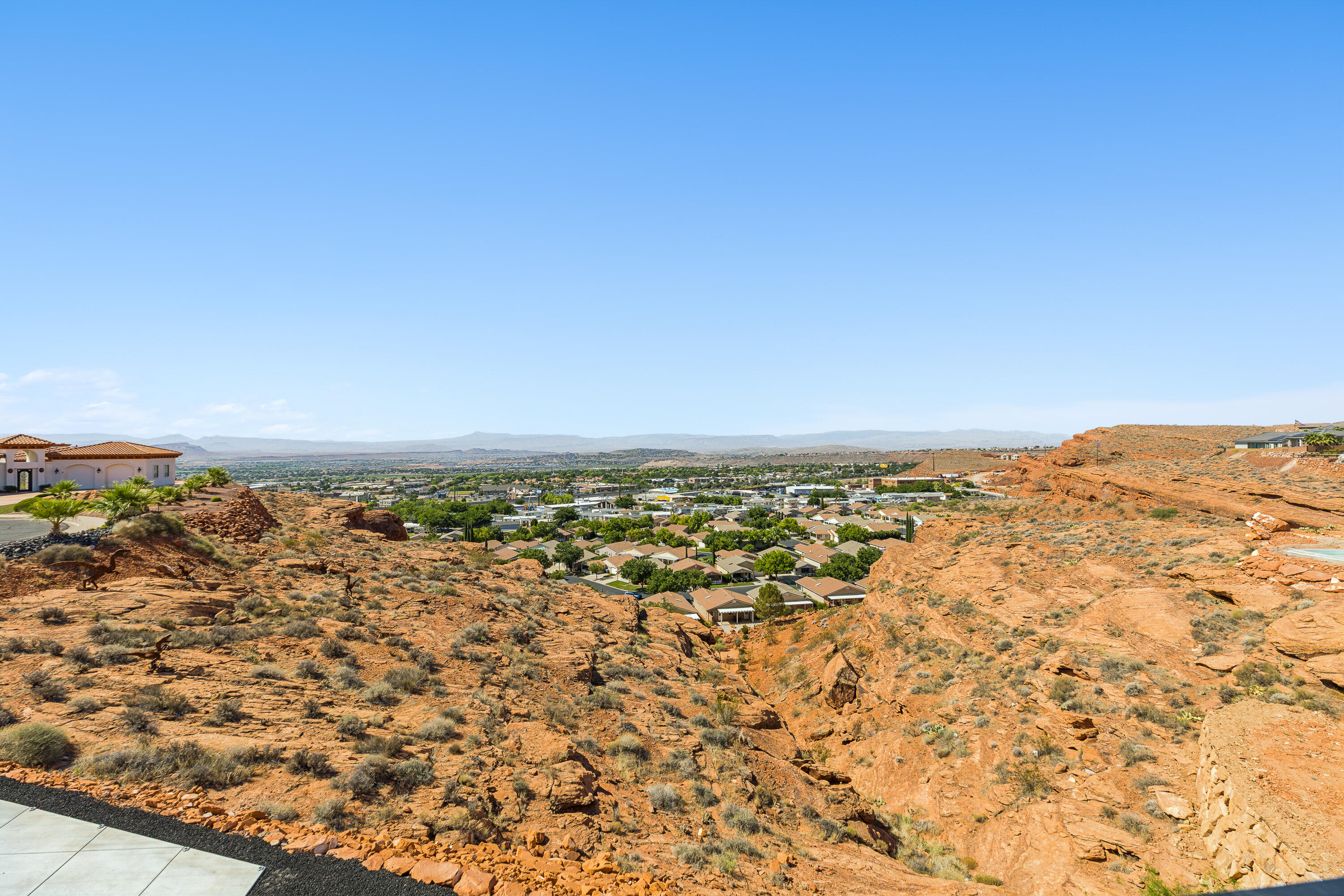 LION'S HEAD HILLTOP ESTATES AT GREEN SPRINGS - Residential