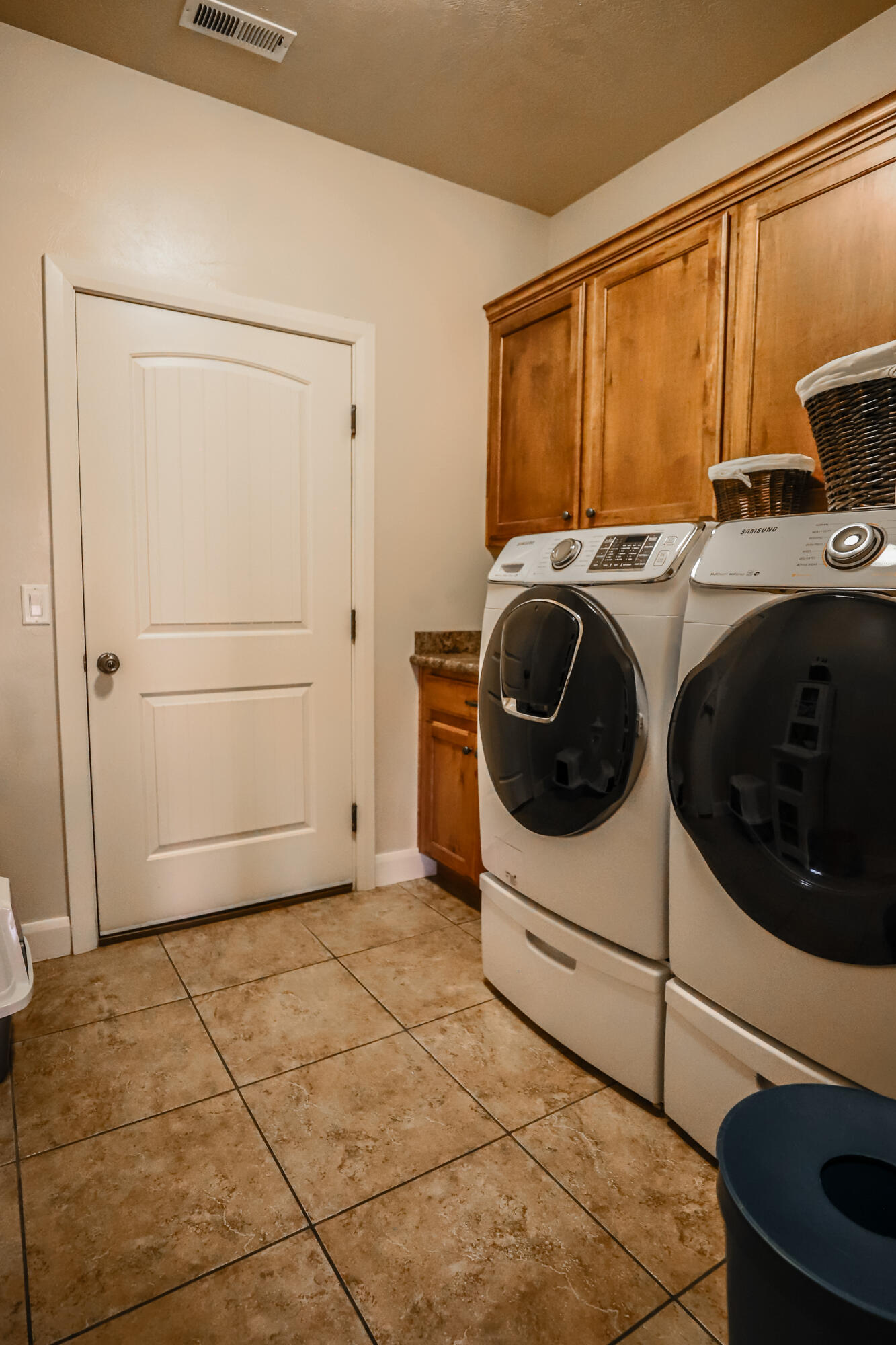 COUNTRYSIDE - Residential