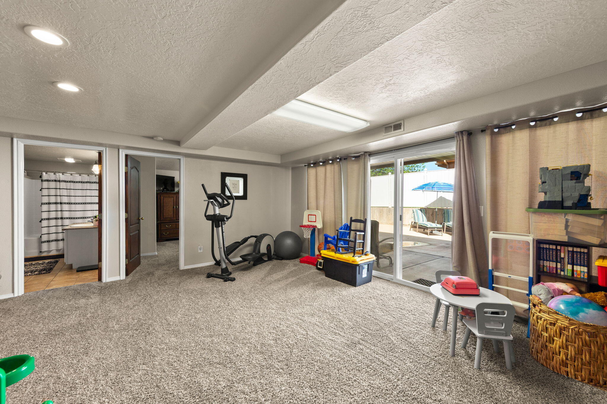 BLOOMINGTON HILLS - Residential