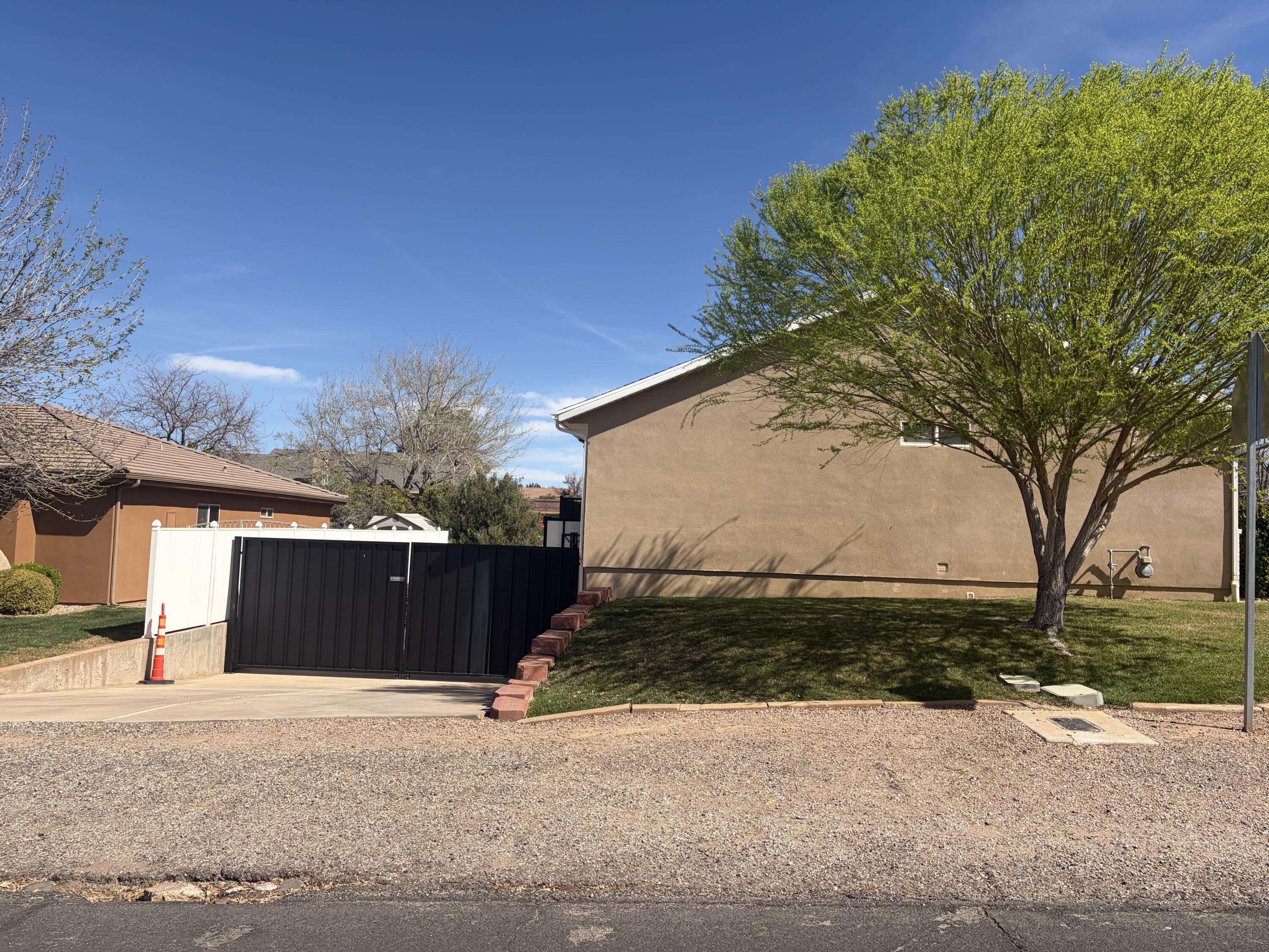 BLOOMINGTON HILLS - Residential