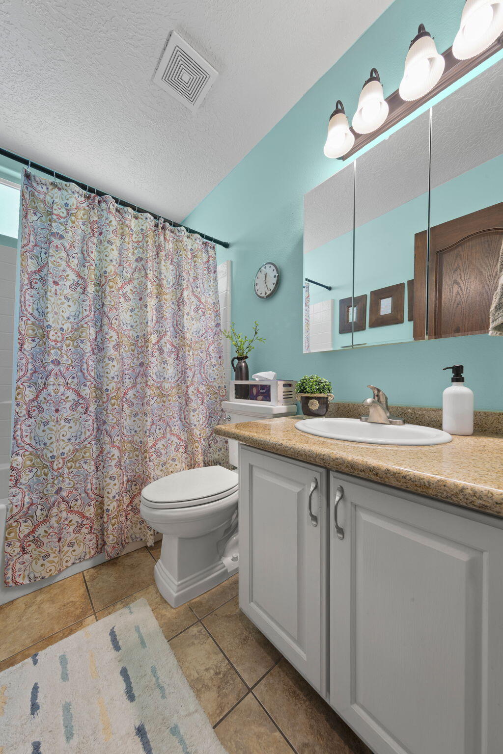 BLOOMINGTON HILLS - Residential