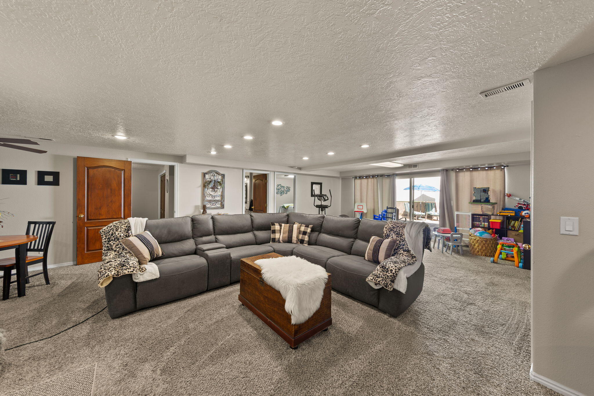 BLOOMINGTON HILLS - Residential