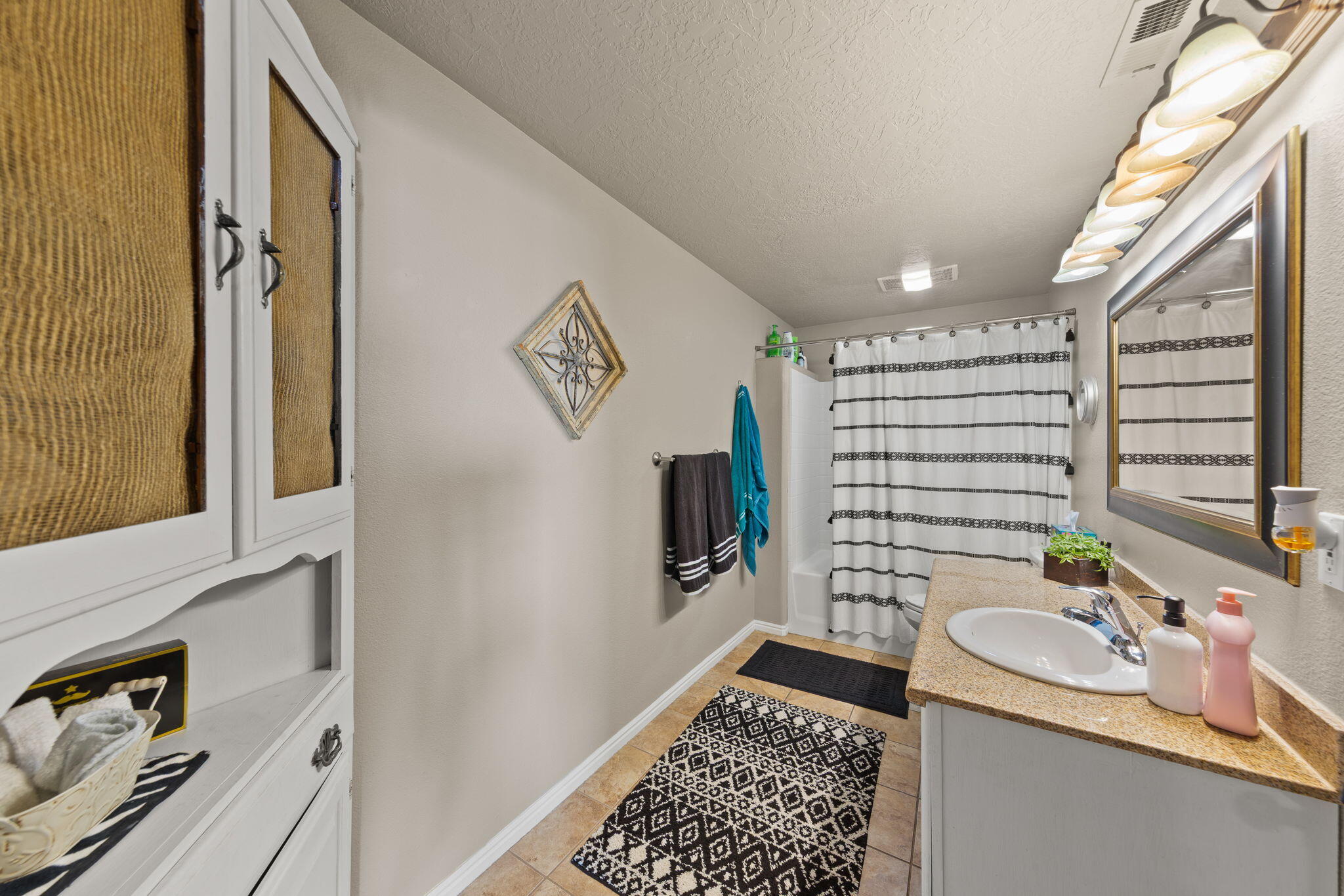 BLOOMINGTON HILLS - Residential