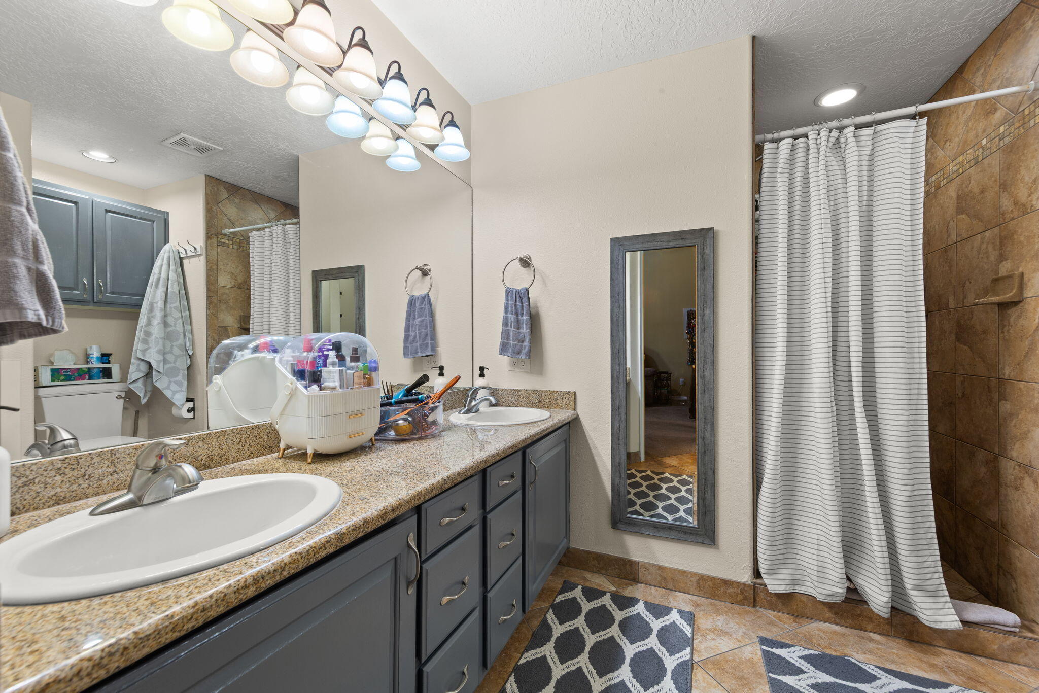 BLOOMINGTON HILLS - Residential