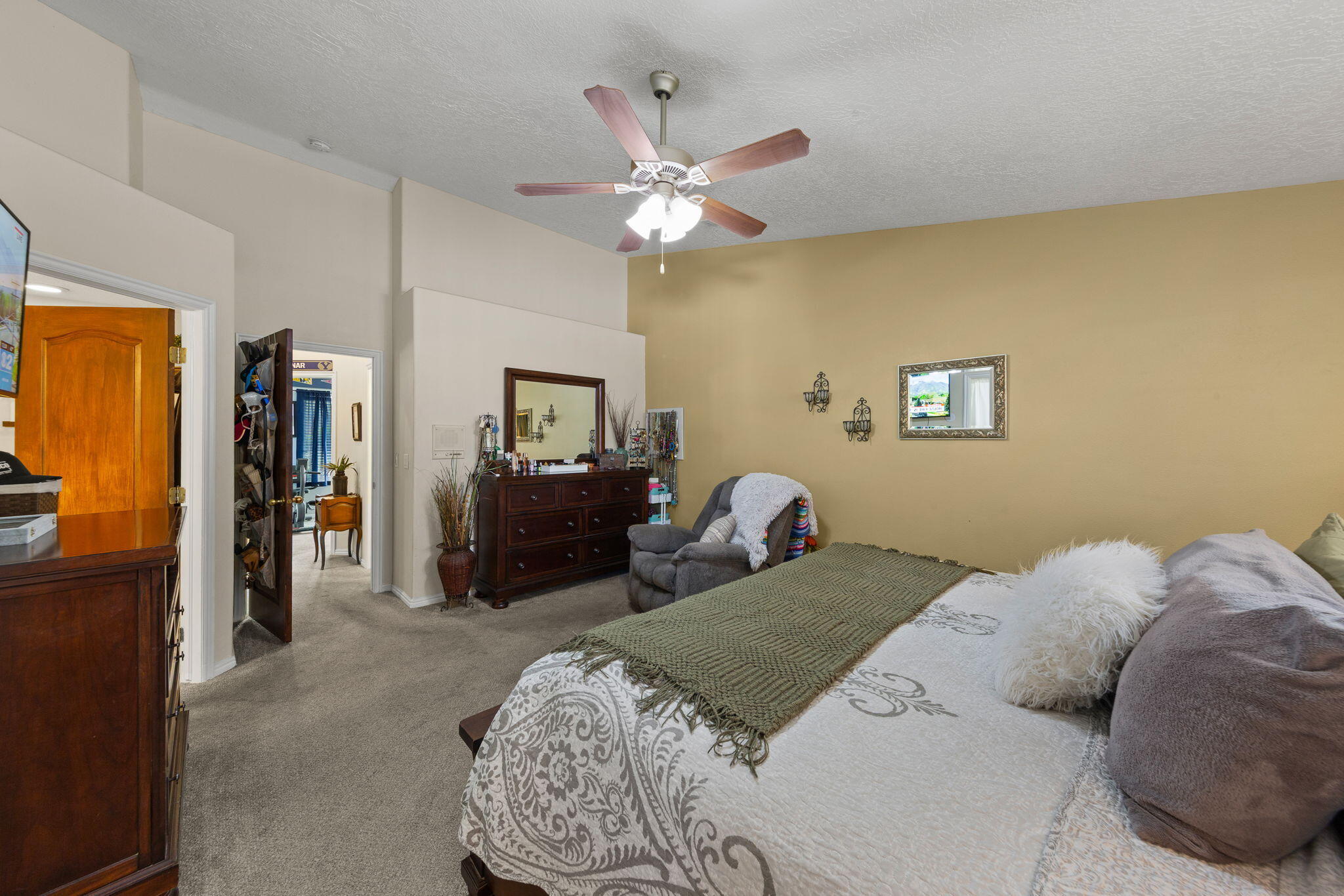 BLOOMINGTON HILLS - Residential