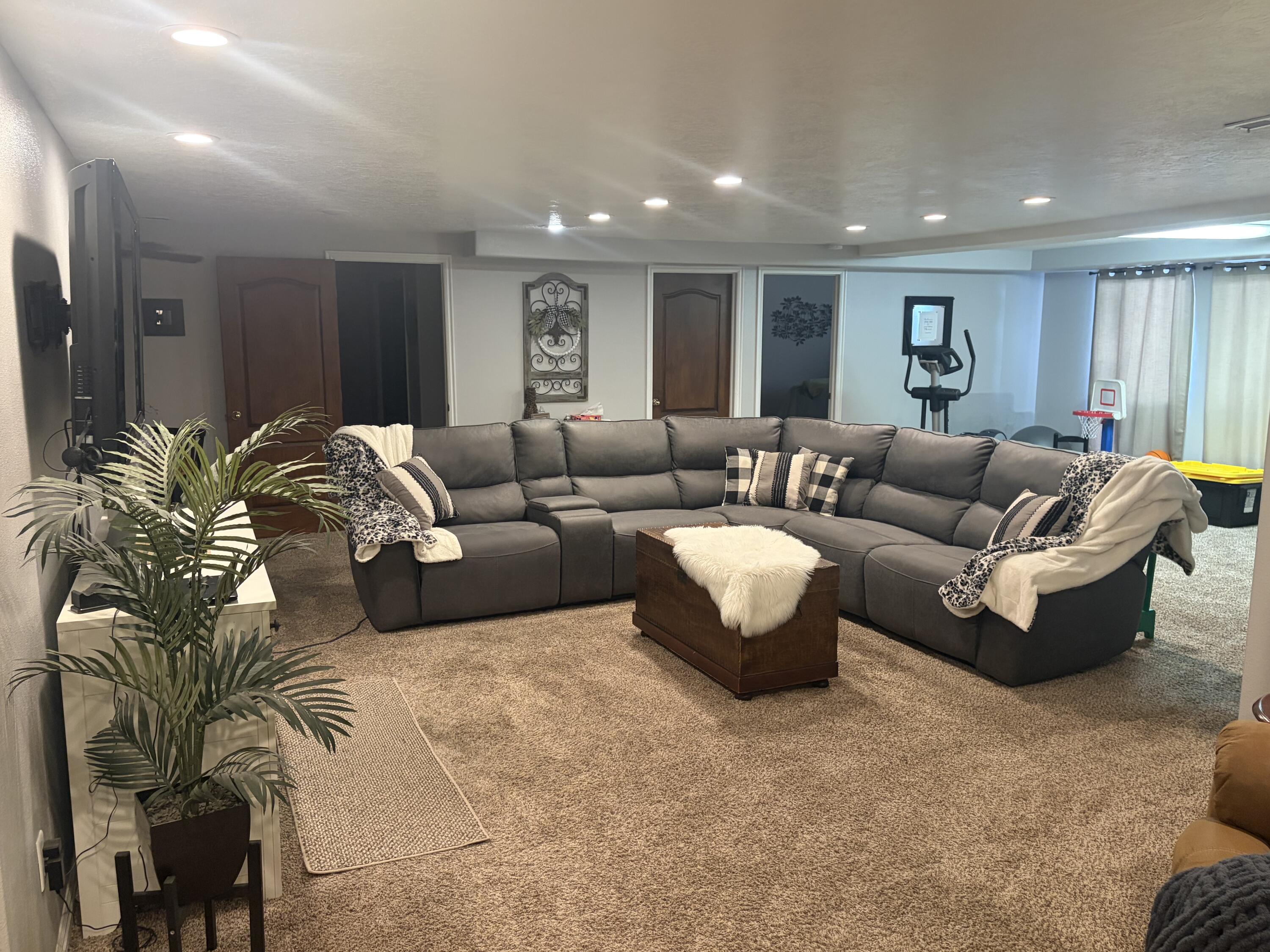 BLOOMINGTON HILLS - Residential