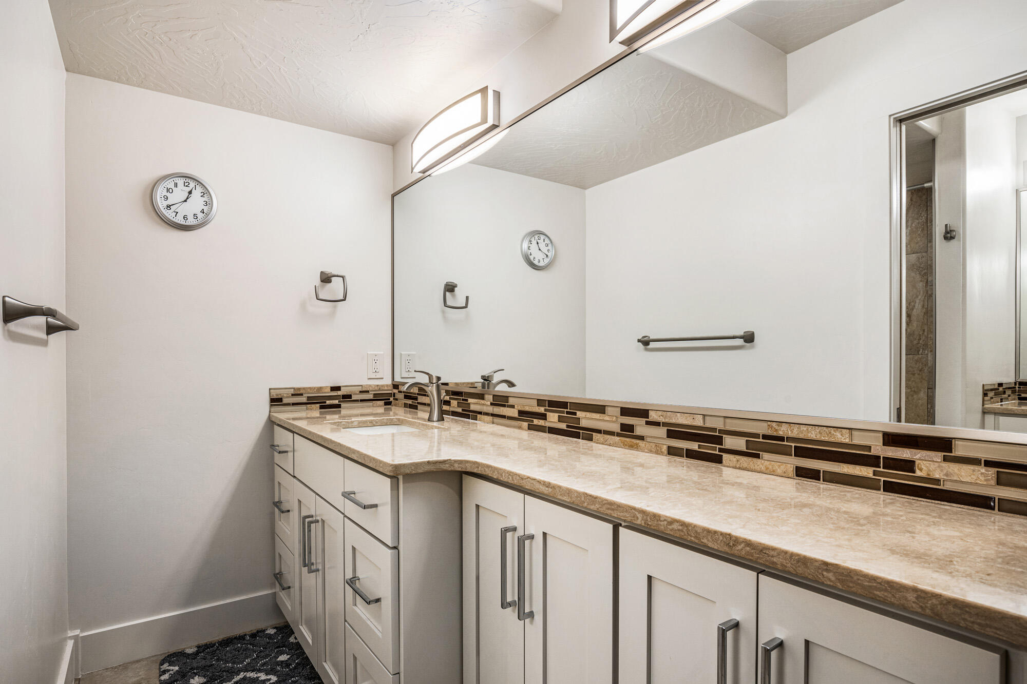 TONAQUINT TERRACE - Residential