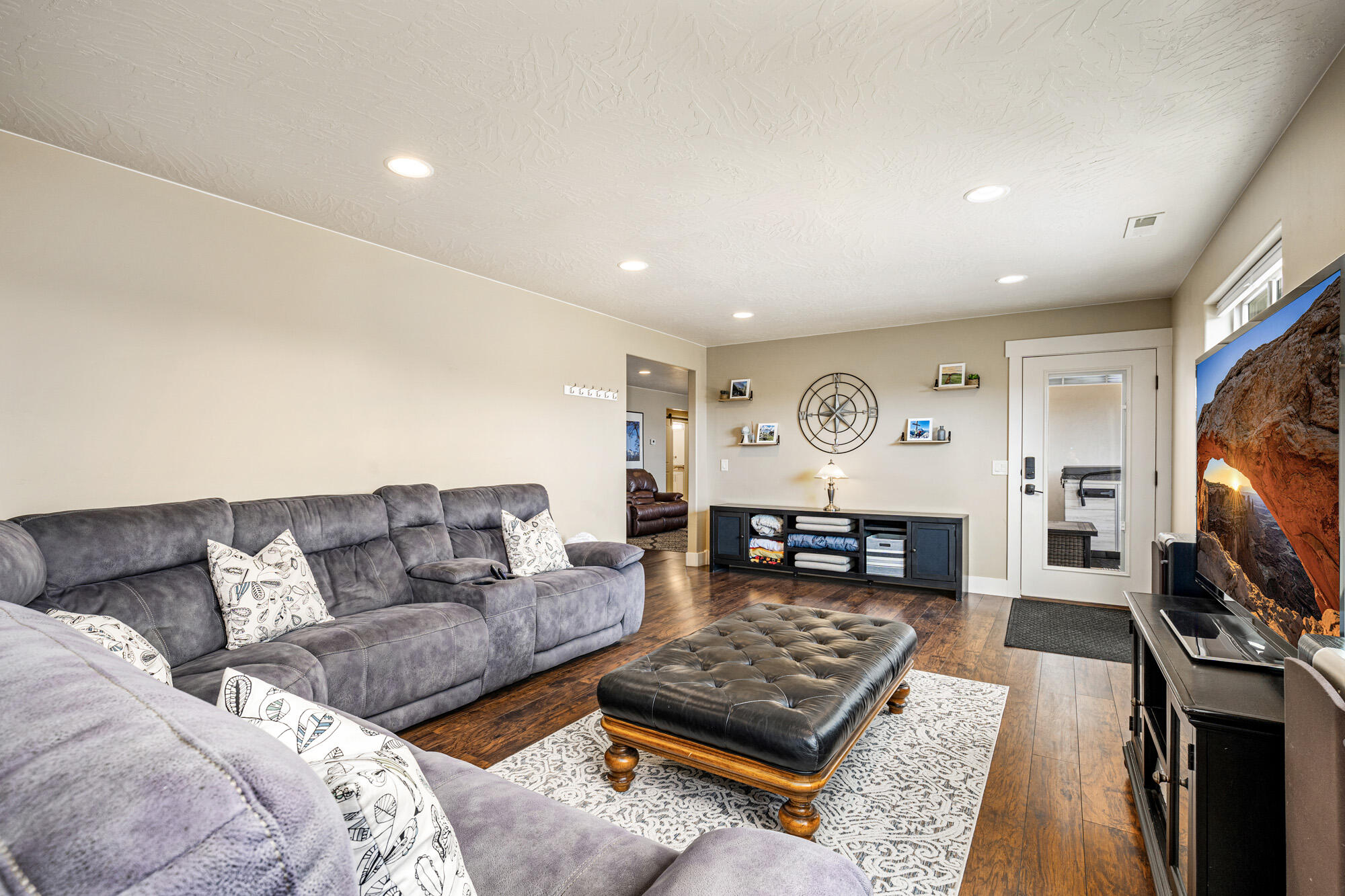 TONAQUINT TERRACE - Residential