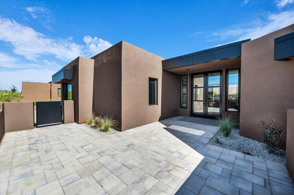 Photo of 548 W WILD INDIGO Way, Ivins, UT 84738 (MLS # 26-275445)