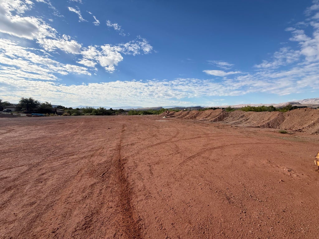 Photo of Tuweap Drive 2321 #2321, Saint George, UT 84770 (MLS # 26-276915)
