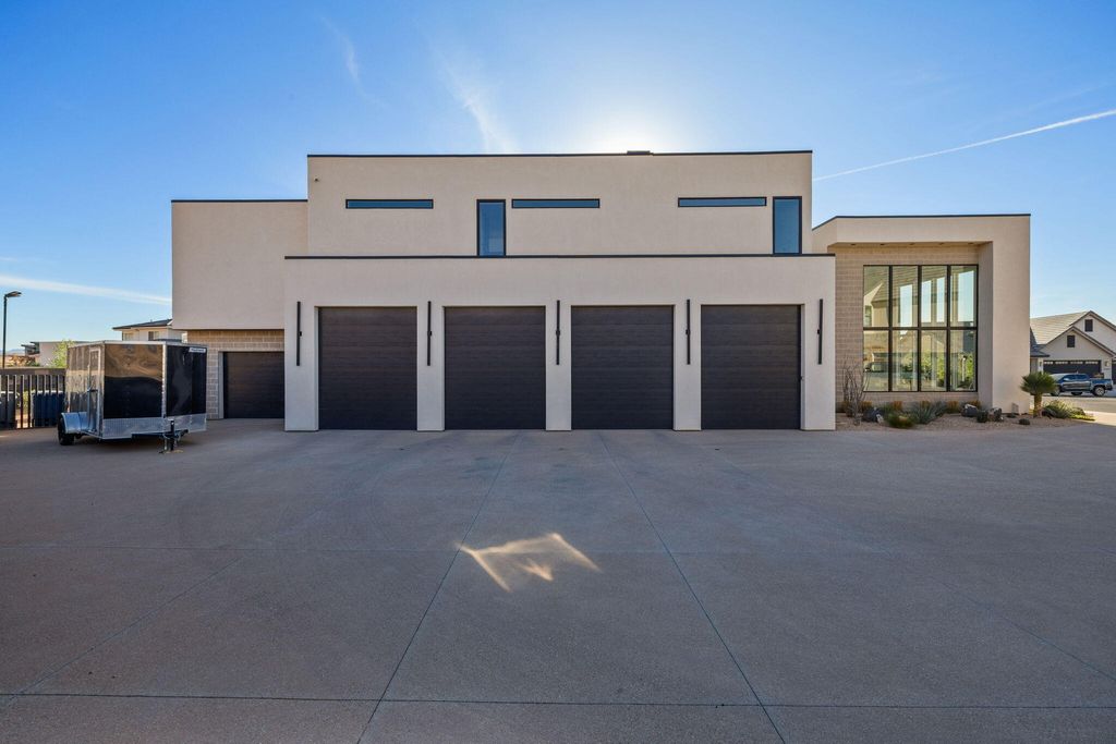 Photo of 3147 MESA VERDE CIR, Hurricane, UT 84737 (MLS # 26-271370)