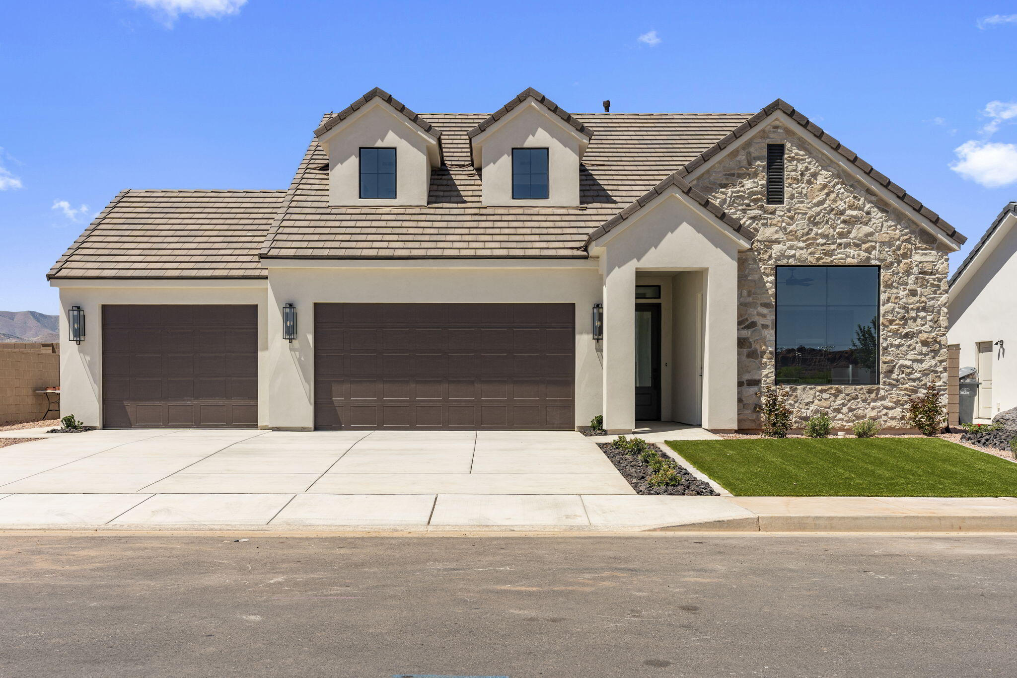 PIONEER POINTE - Residential