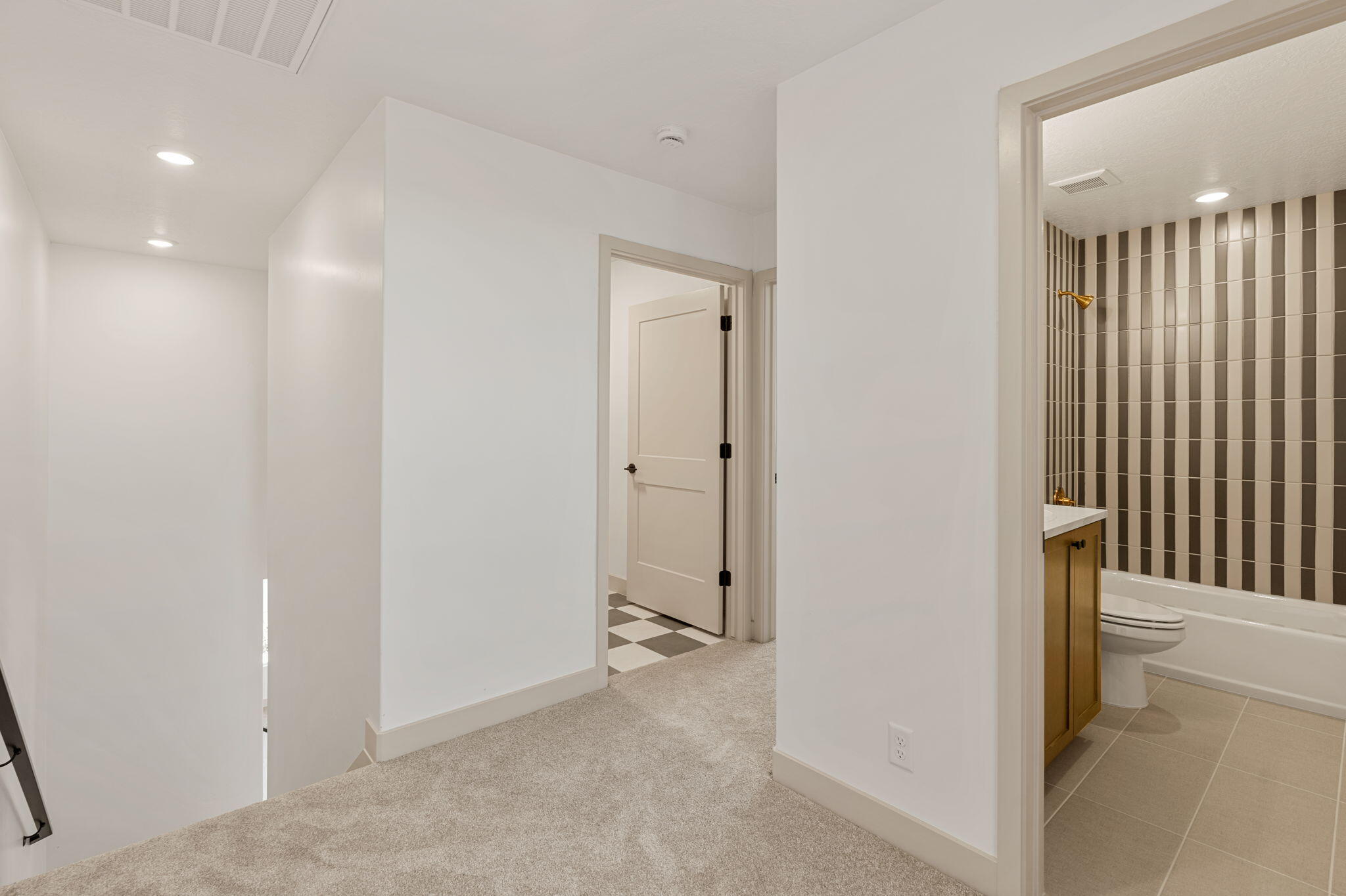 PIONEER POINTE - Residential