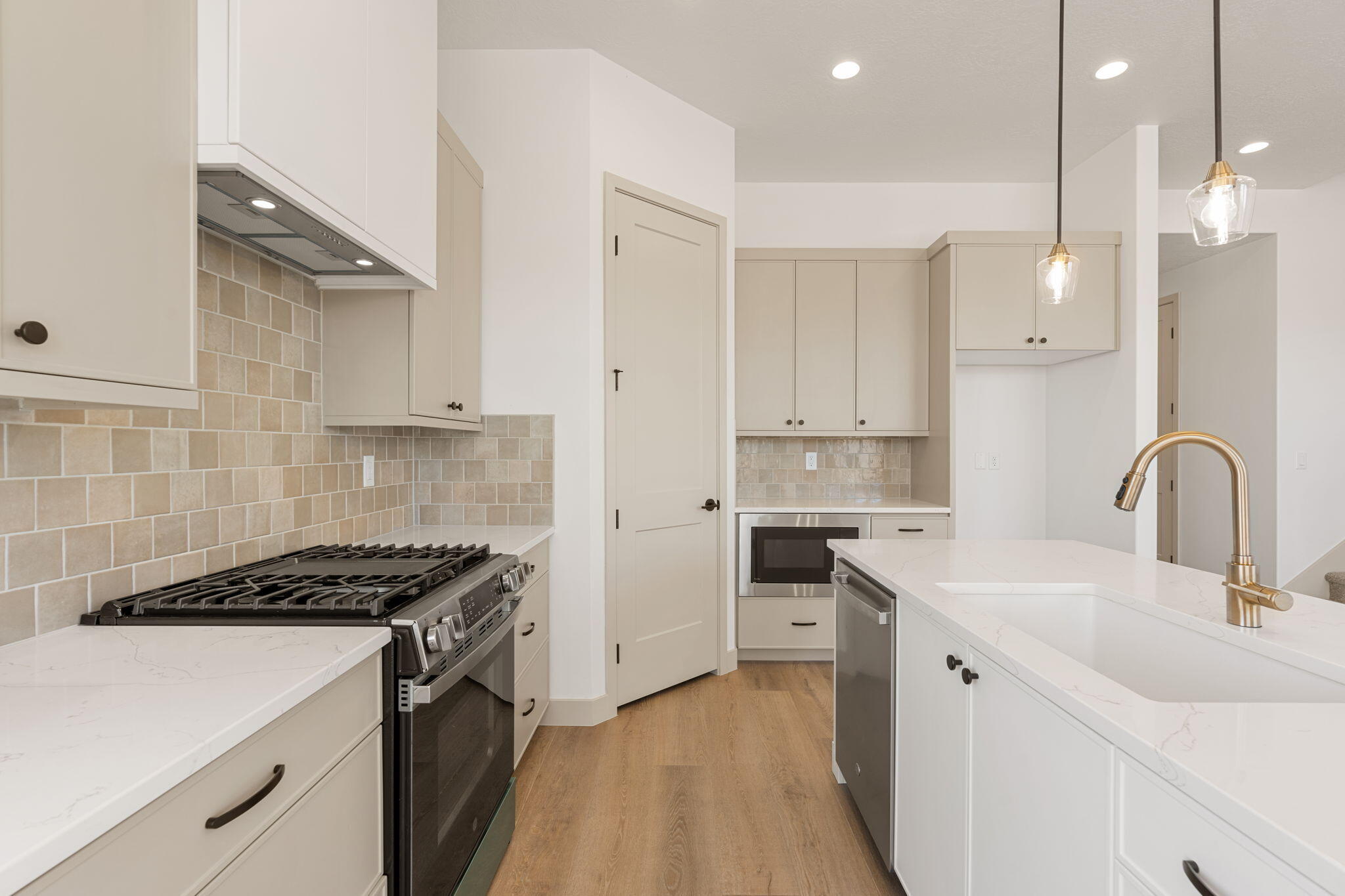 PIONEER POINTE - Residential