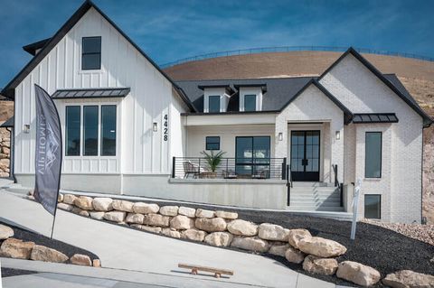 Photo of 1501 S BOULDER MOUNTAIN RD, Saint George, UT 84790 (MLS # 26-273187)