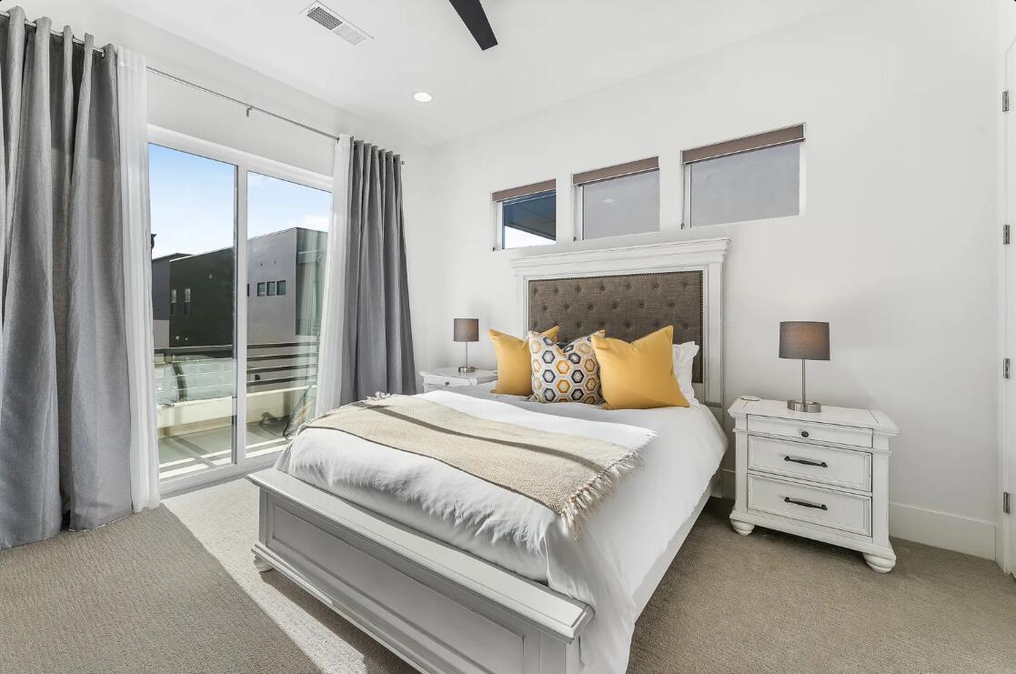 BLOOMINGTON VAC VILLAS - Residential