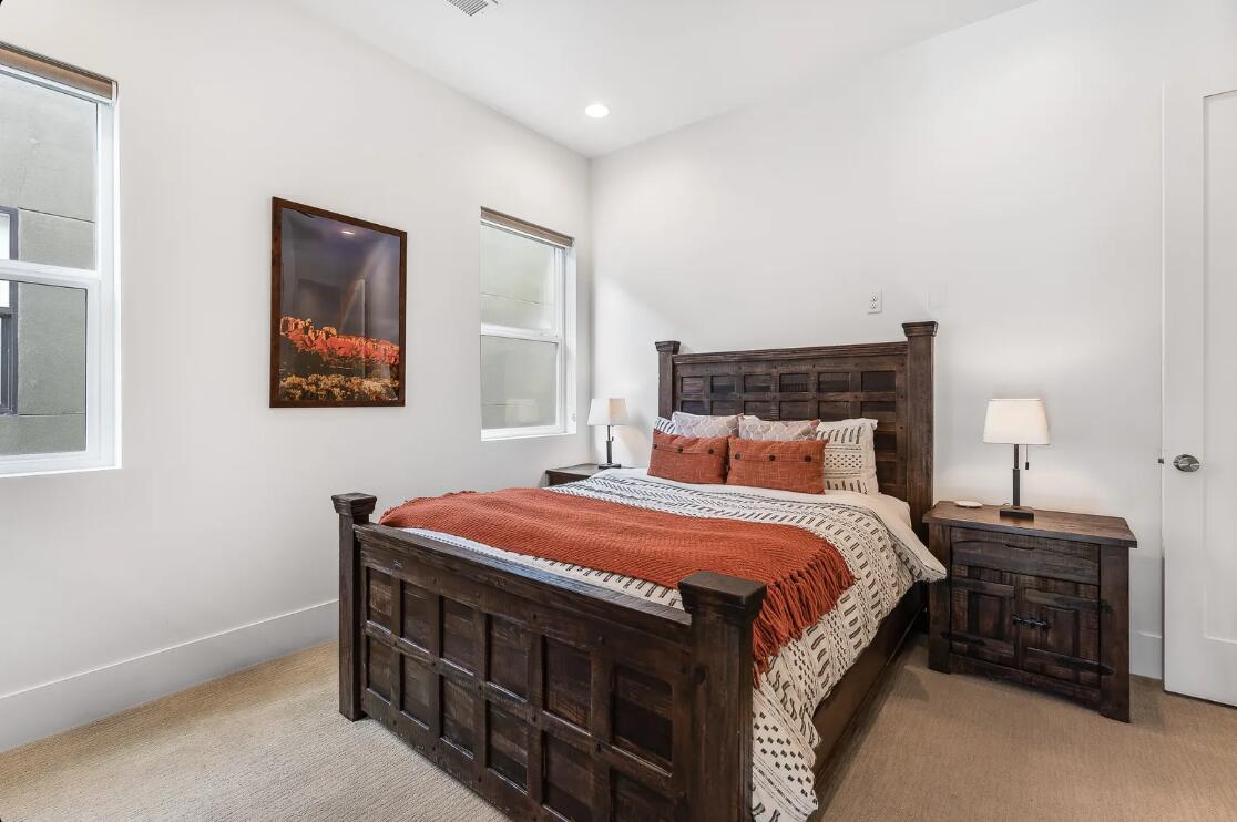 BLOOMINGTON VAC VILLAS - Residential