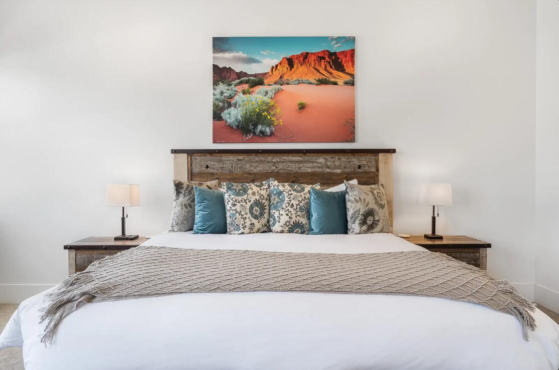 BLOOMINGTON VAC VILLAS - Residential