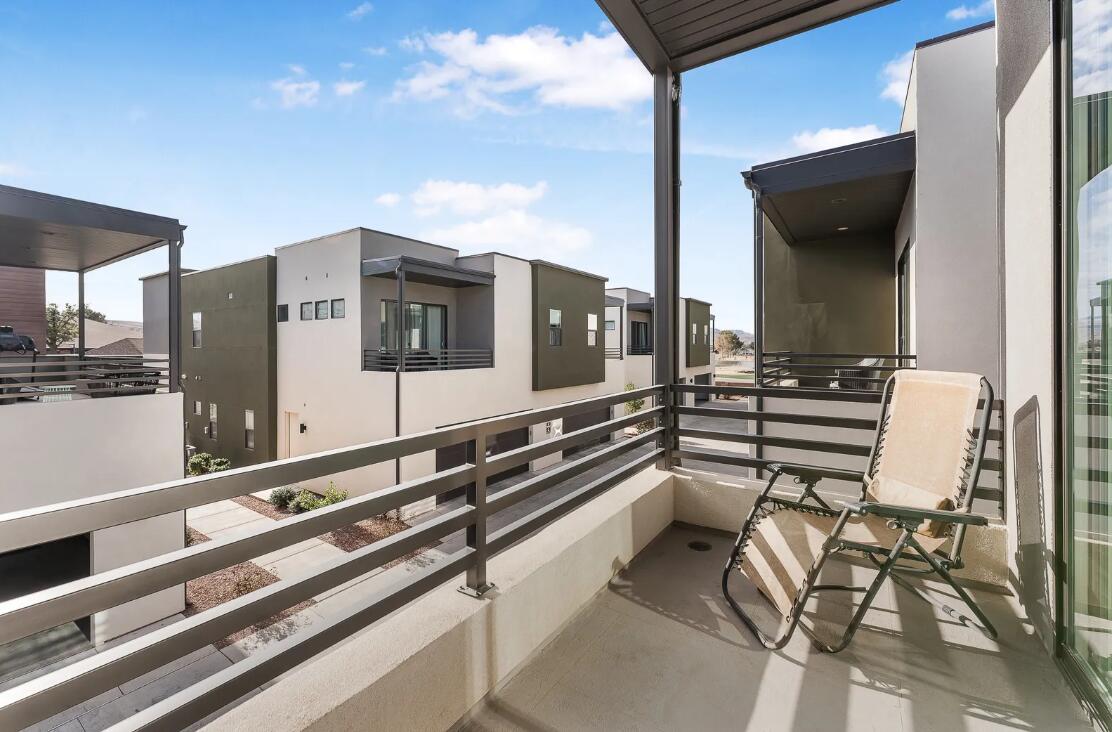 BLOOMINGTON VAC VILLAS - Residential