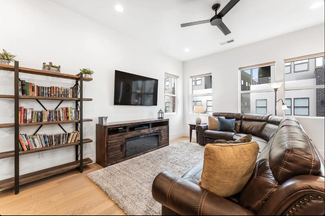 BLOOMINGTON VAC VILLAS - Residential