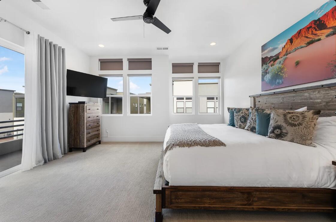 BLOOMINGTON VAC VILLAS - Residential